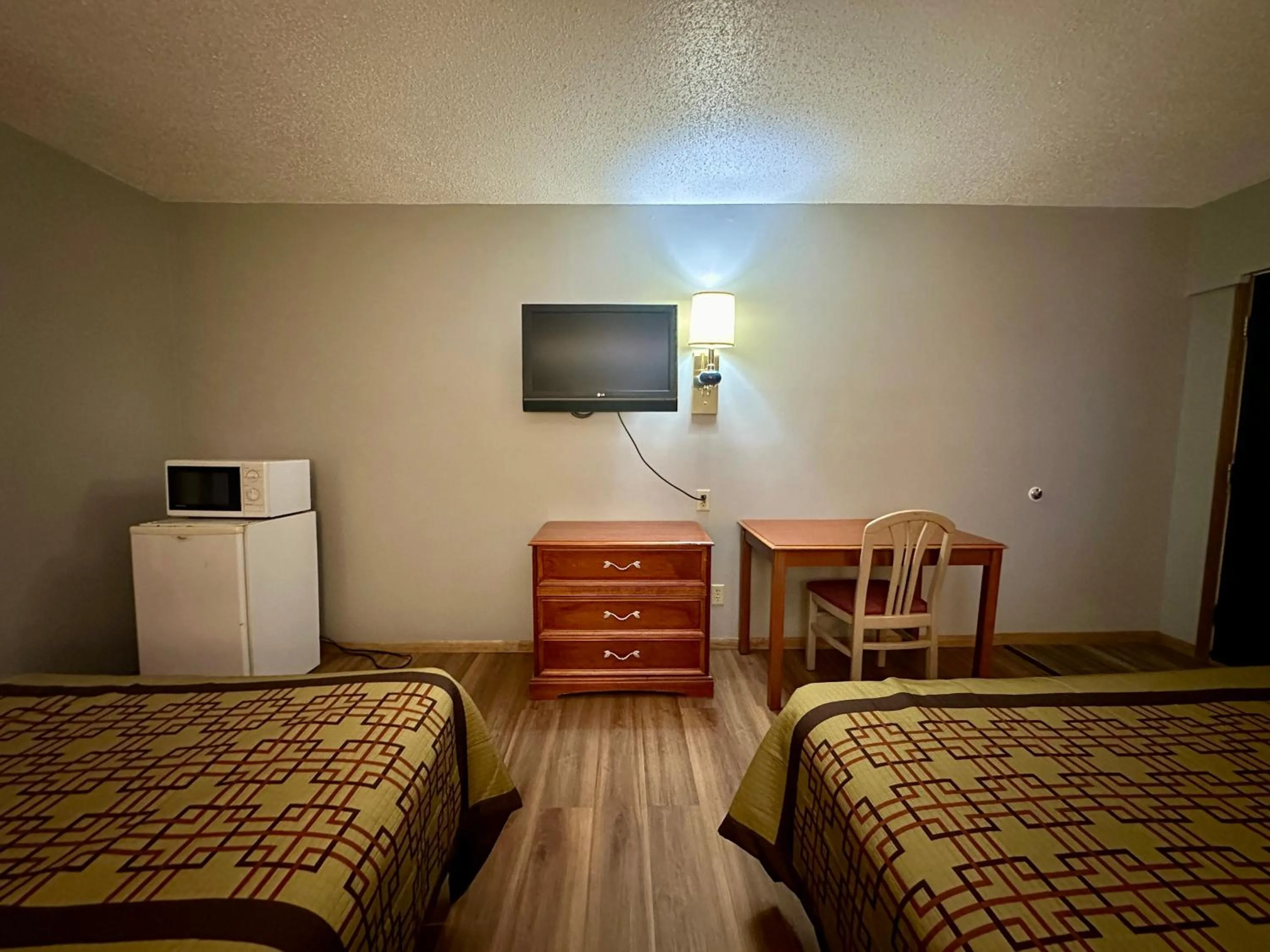 TV and multimedia, Bed in Thunderbird Motor Inn