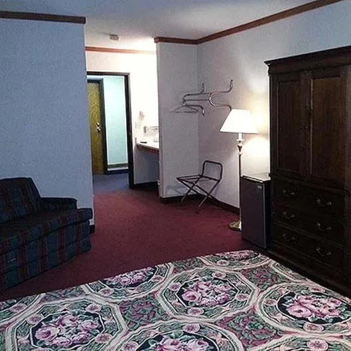 Photo of the whole room, Bed in Countryside Inn Motel Albert Lea