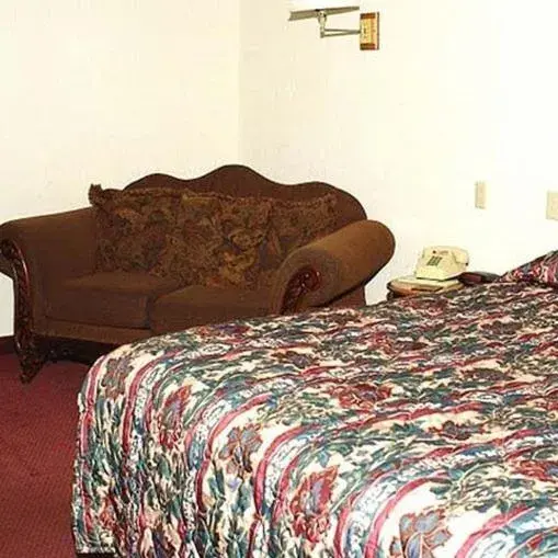 Photo of the whole room, Seating Area in Countryside Inn Motel Albert Lea