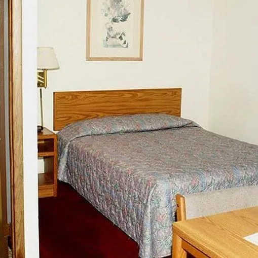 Photo of the whole room, Bed in Countryside Inn Motel Albert Lea
