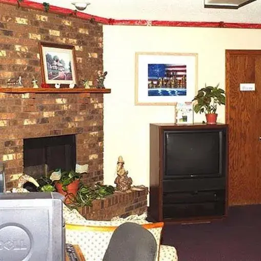 Lobby or reception, TV/Entertainment Center in Countryside Inn Motel Albert Lea