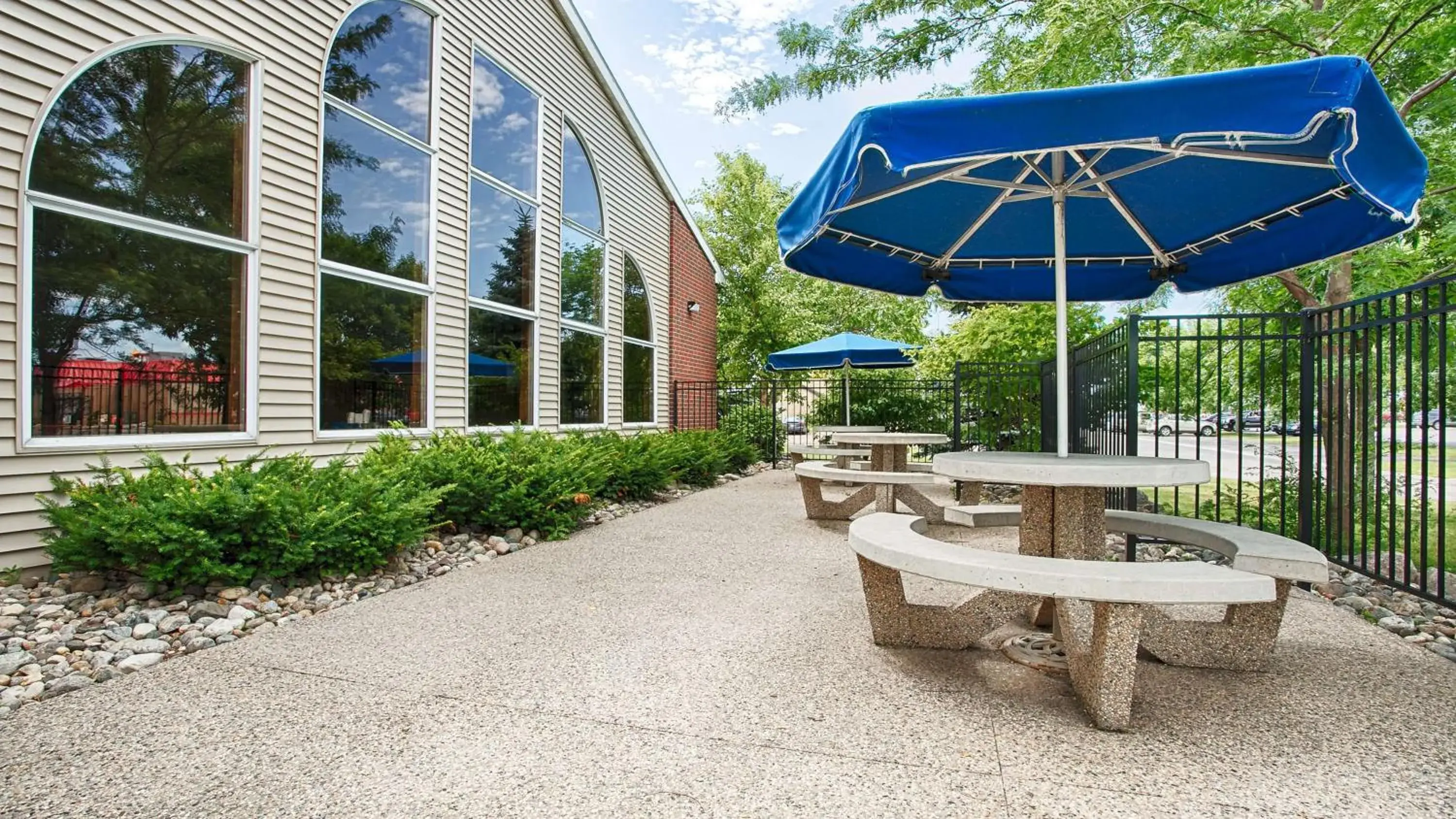 Property building in Best Western Alexandria Inn Property building in Best Western Alexandria Inn