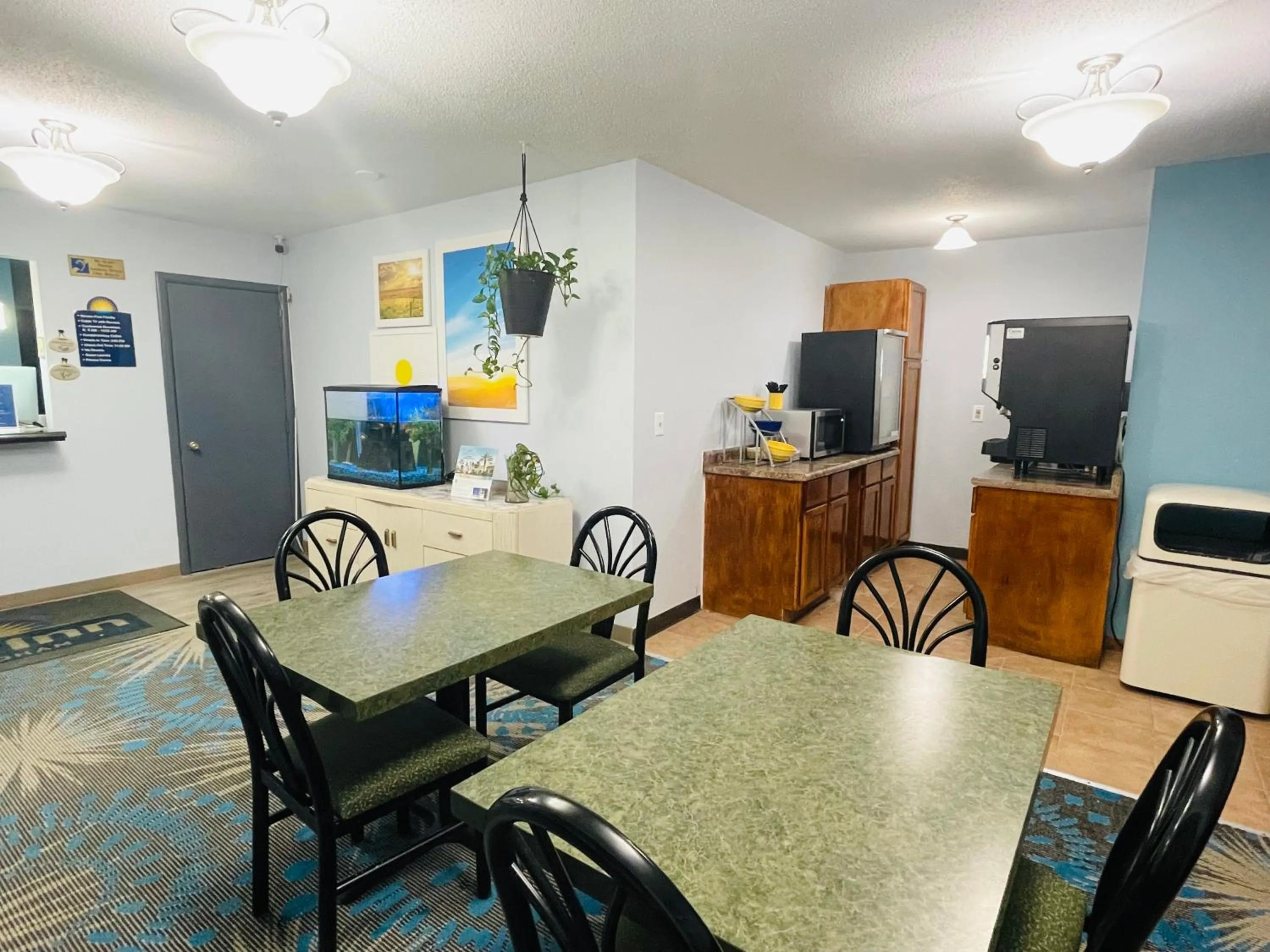 Breakfast in Days Inn by Wyndham Jamestown