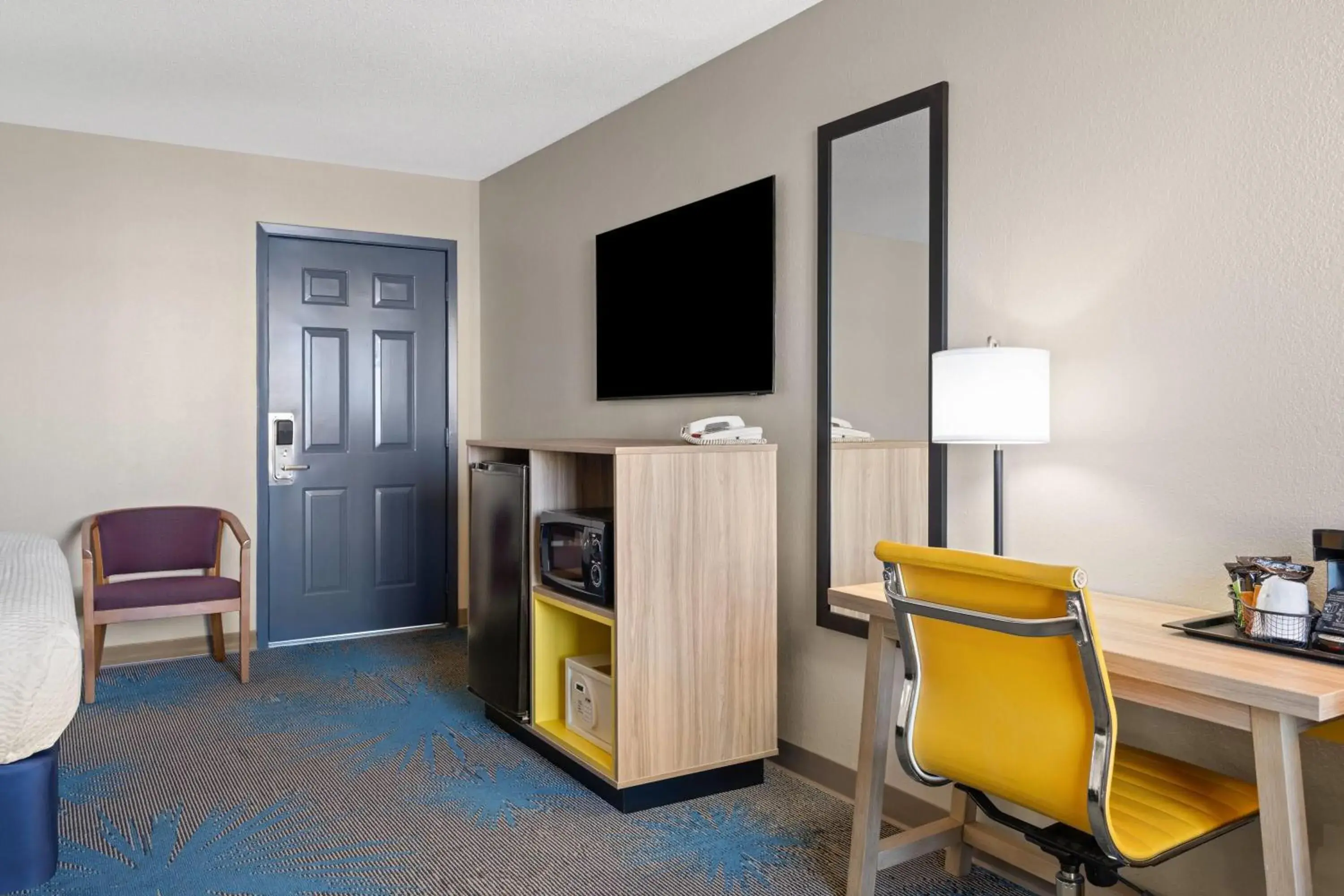 Photo of the whole room in Days Inn by Wyndham Jamestown Photo of the whole room in Days Inn by Wyndham Jamestown