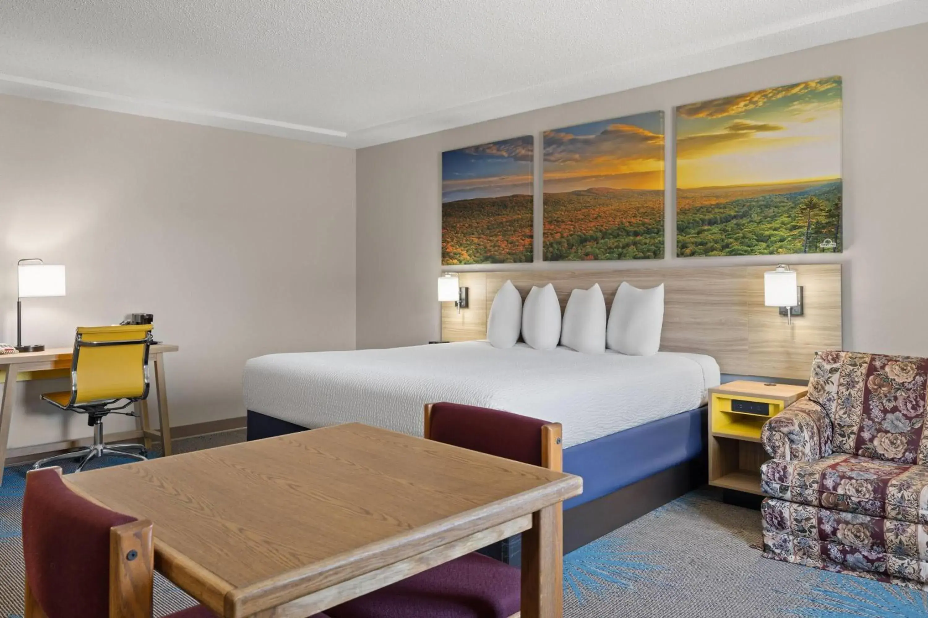 Bath, Bed in Days Inn by Wyndham Jamestown Bath, Bed in Days Inn by Wyndham Jamestown