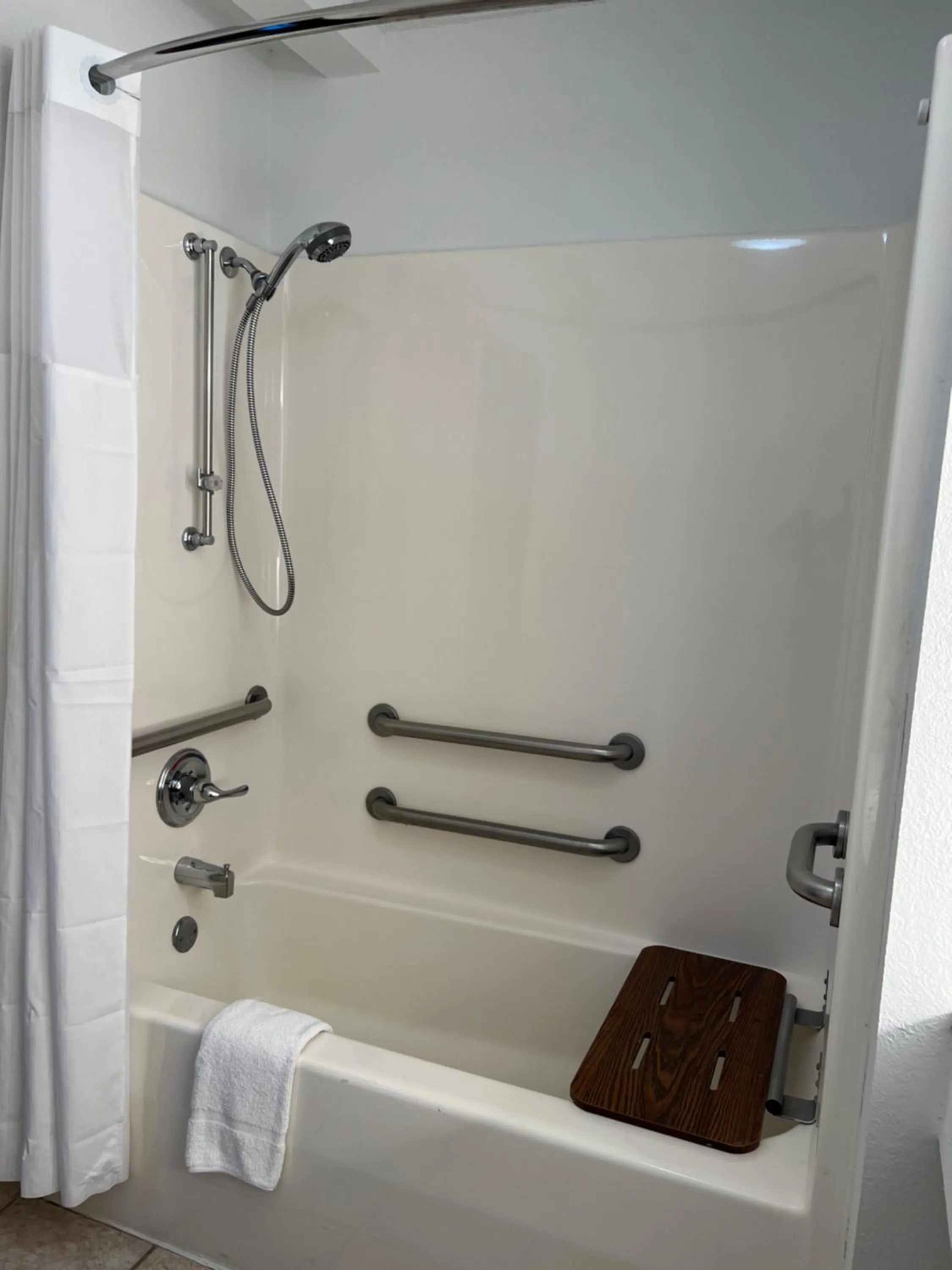 acessibility in Days Inn by Wyndham Jamestown