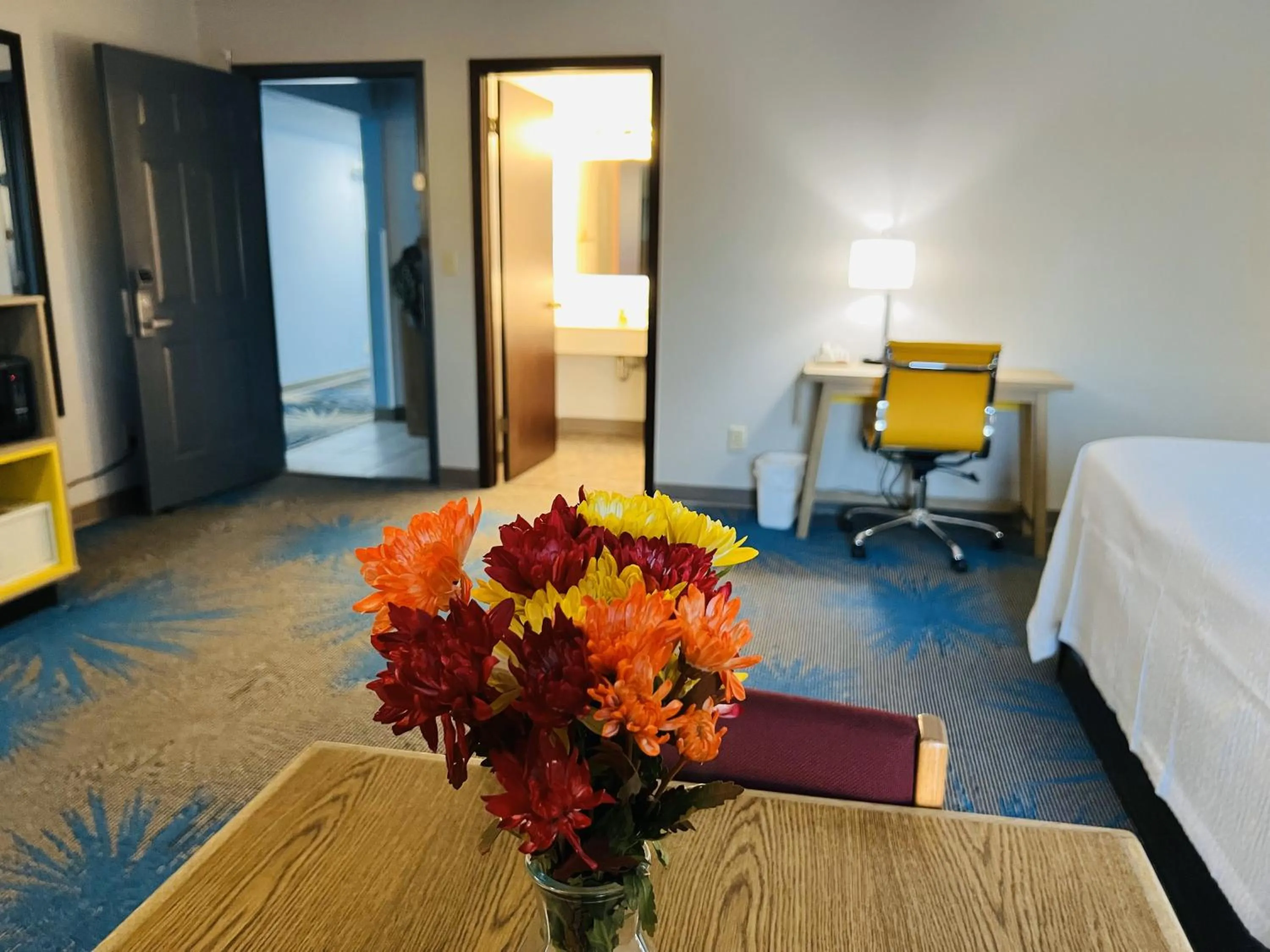 Bedroom, Bed in Days Inn by Wyndham Jamestown