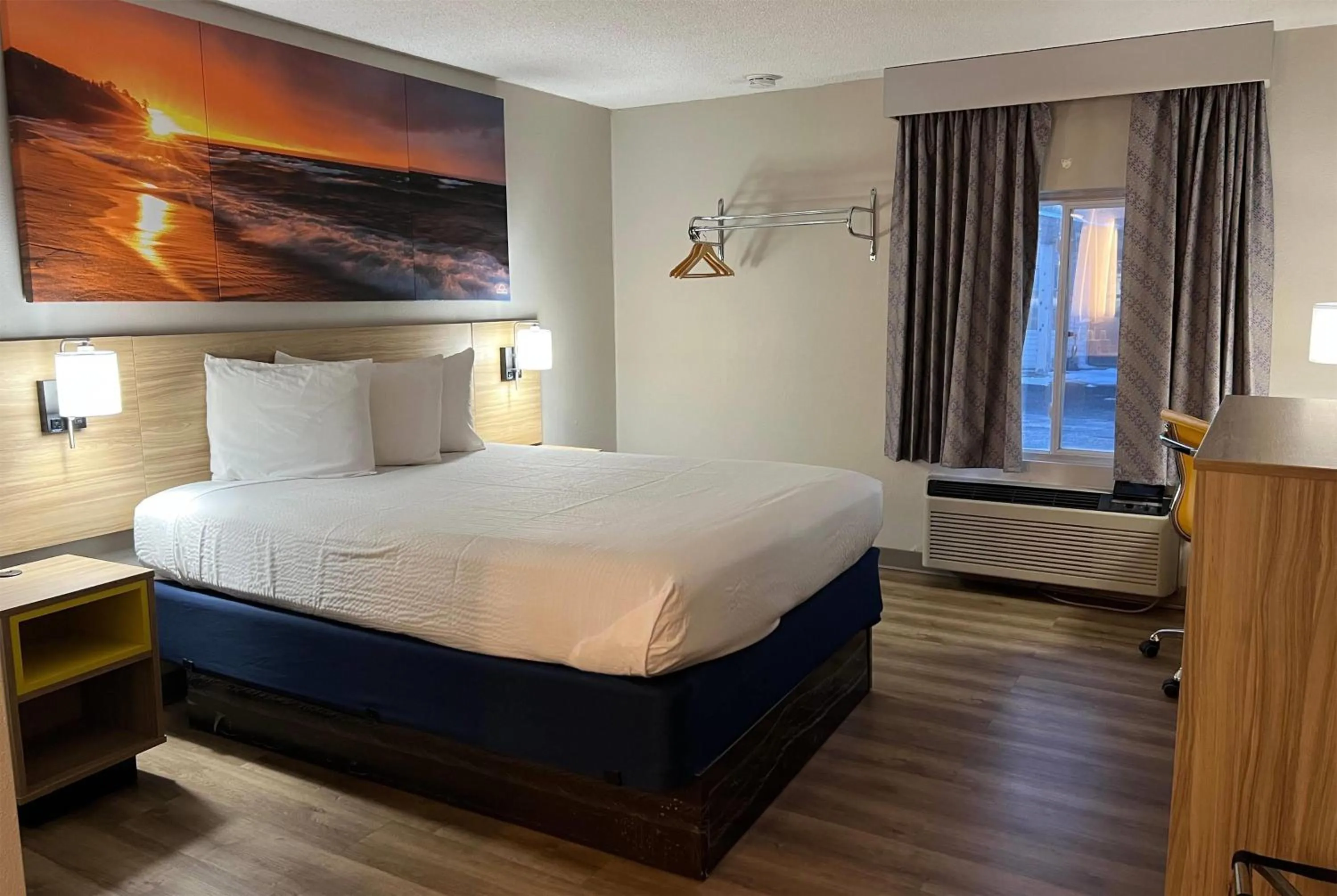 Queen Room - Pet Friendly/Non-Smoking in Days Inn by Wyndham Jamestown