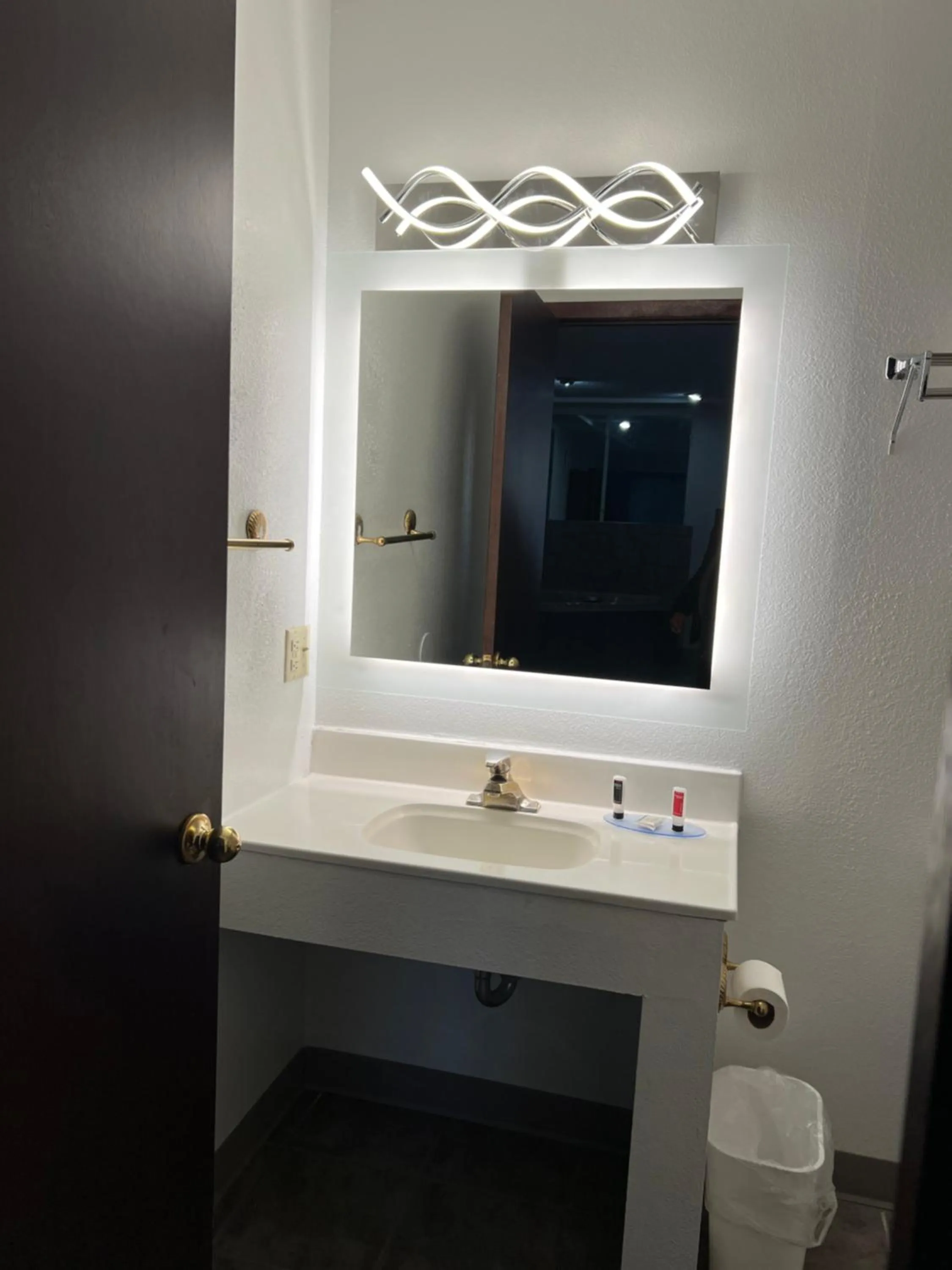 Bathroom in Days Inn by Wyndham Jamestown