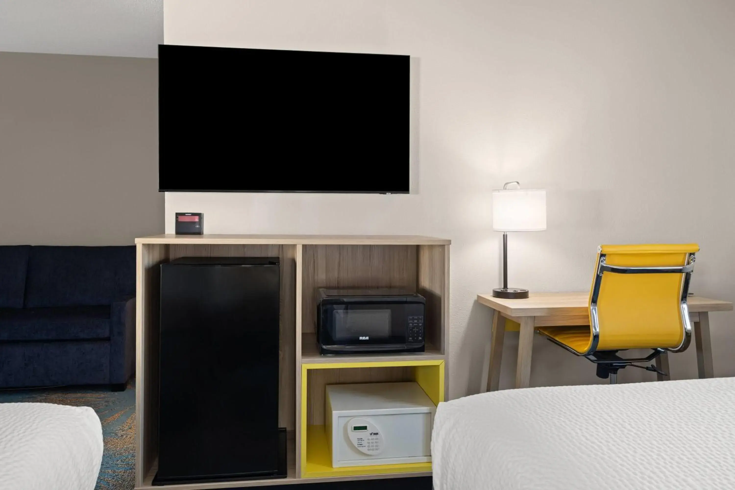 Photo of the whole room in Days Inn by Wyndham Jamestown Photo of the whole room in Days Inn by Wyndham Jamestown