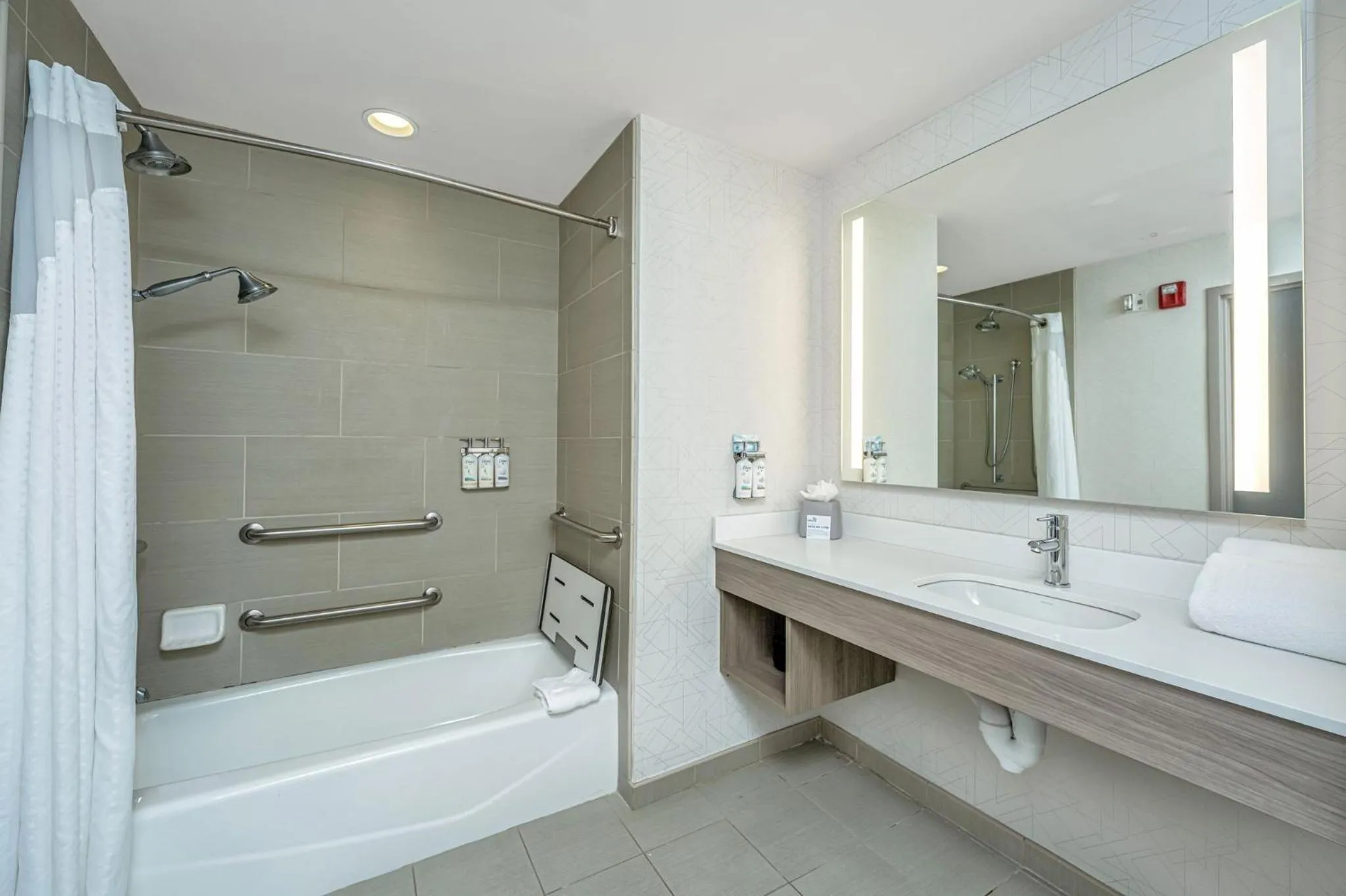 Bathroom in Holiday Inn Express & Suites Charleston Arpt-Conv Ctr Area by IHG