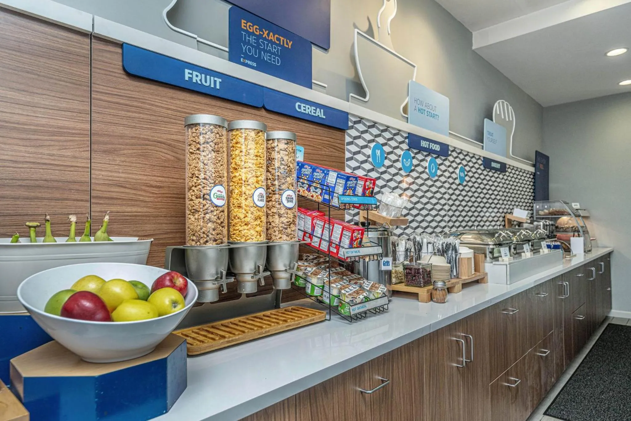 Restaurant/places to eat in Holiday Inn Express & Suites Charleston Arpt-Conv Ctr Area by IHG