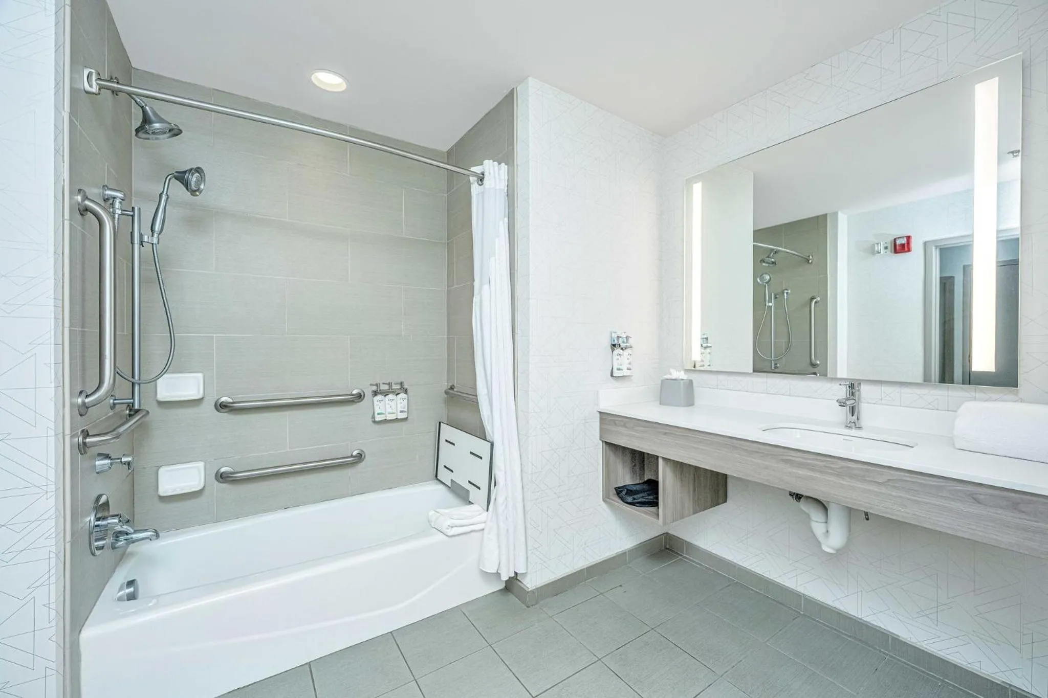 Bathroom in Holiday Inn Express & Suites Charleston Arpt-Conv Ctr Area by IHG