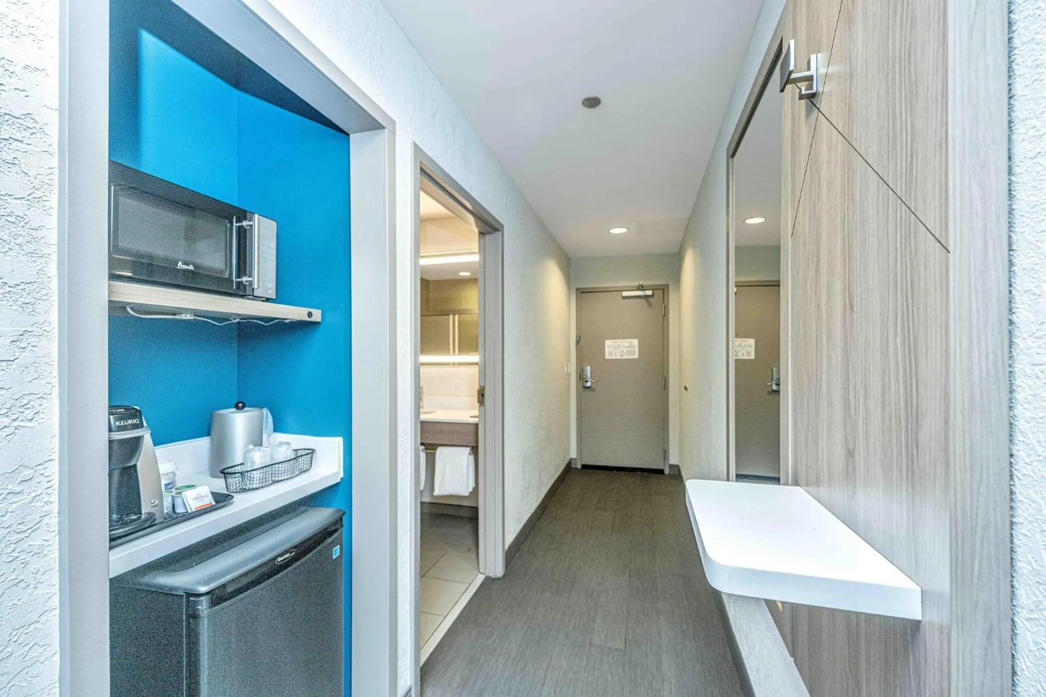 Bedroom in Holiday Inn Express & Suites Charleston Arpt-Conv Ctr Area by IHG