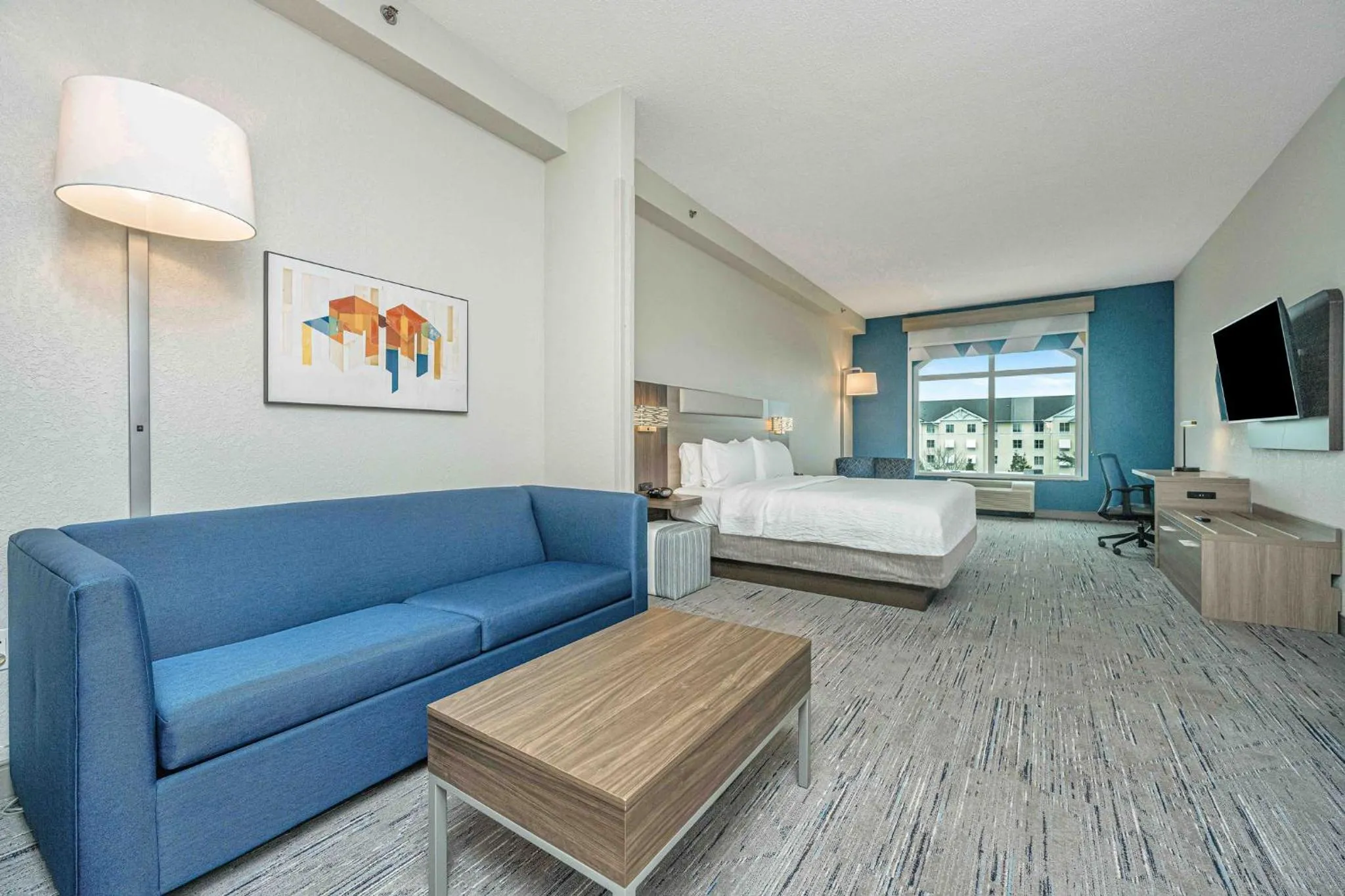 Photo of the whole room, Bed in Holiday Inn Express & Suites Charleston Arpt-Conv Ctr Area by IHG