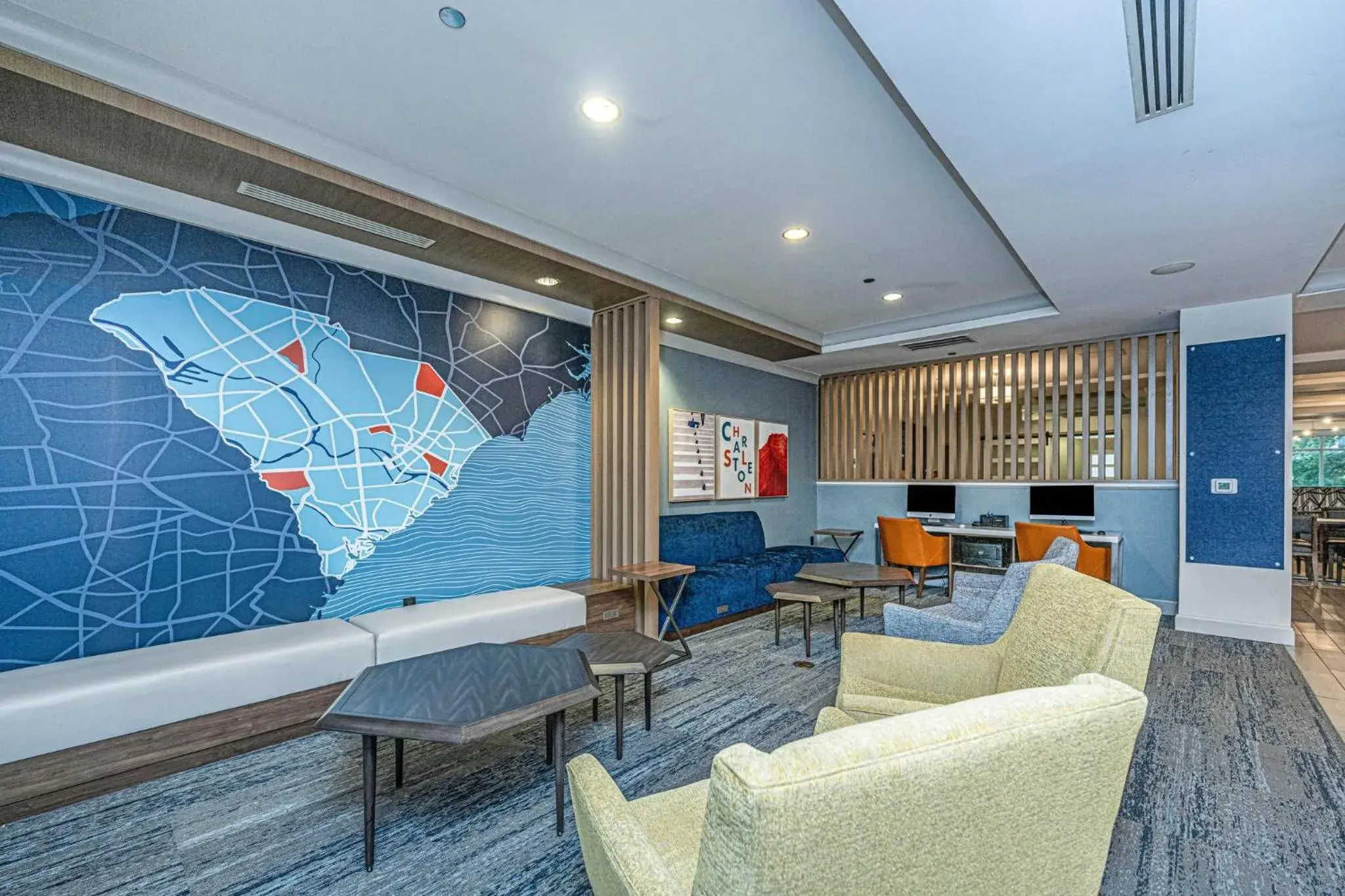 Property building in Holiday Inn Express & Suites Charleston Arpt-Conv Ctr Area by IHG Property building in Holiday Inn Express & Suites Charleston Arpt-Conv Ctr Area by IHG