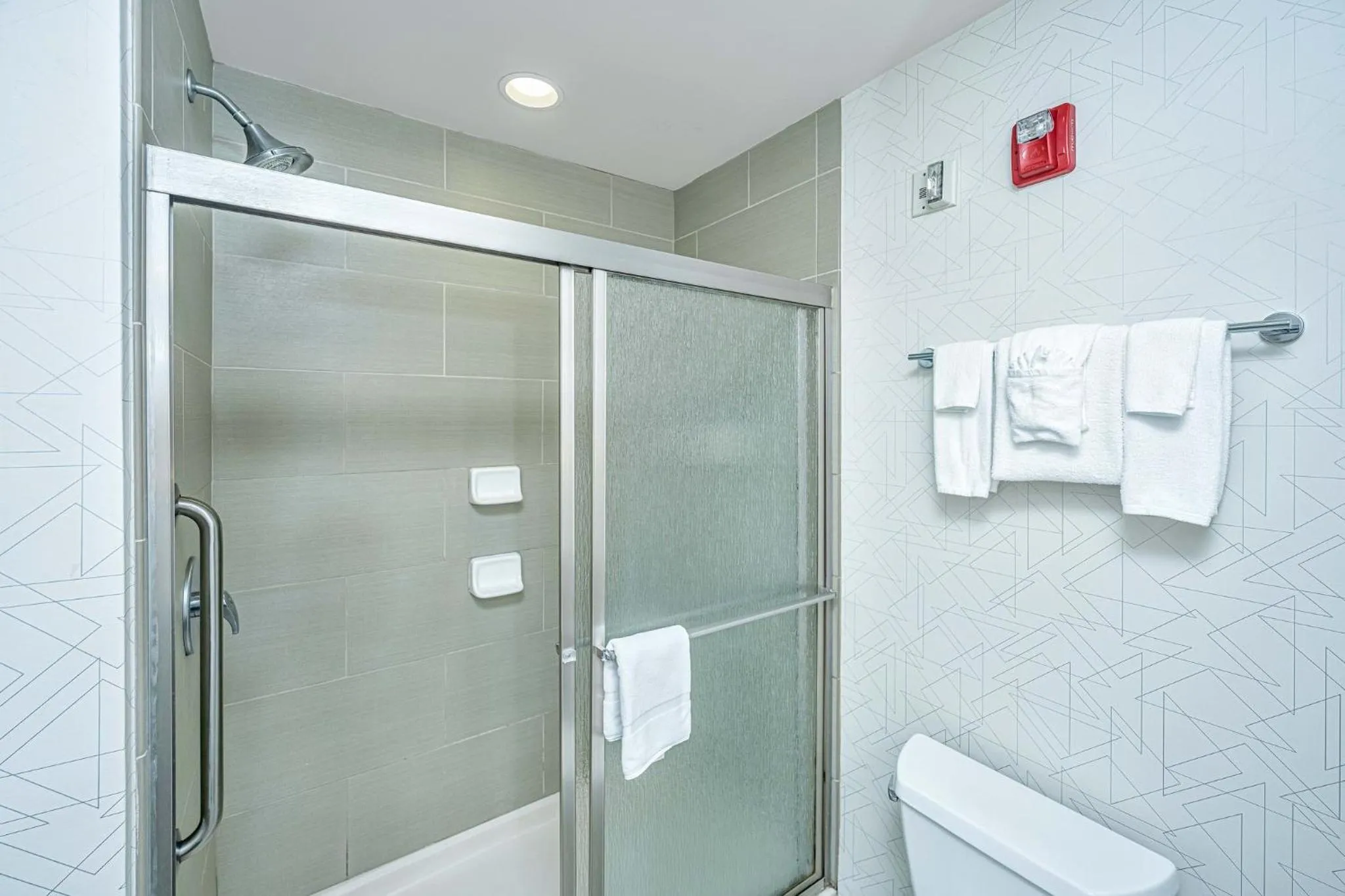 Bathroom in Holiday Inn Express & Suites Charleston Arpt-Conv Ctr Area by IHG