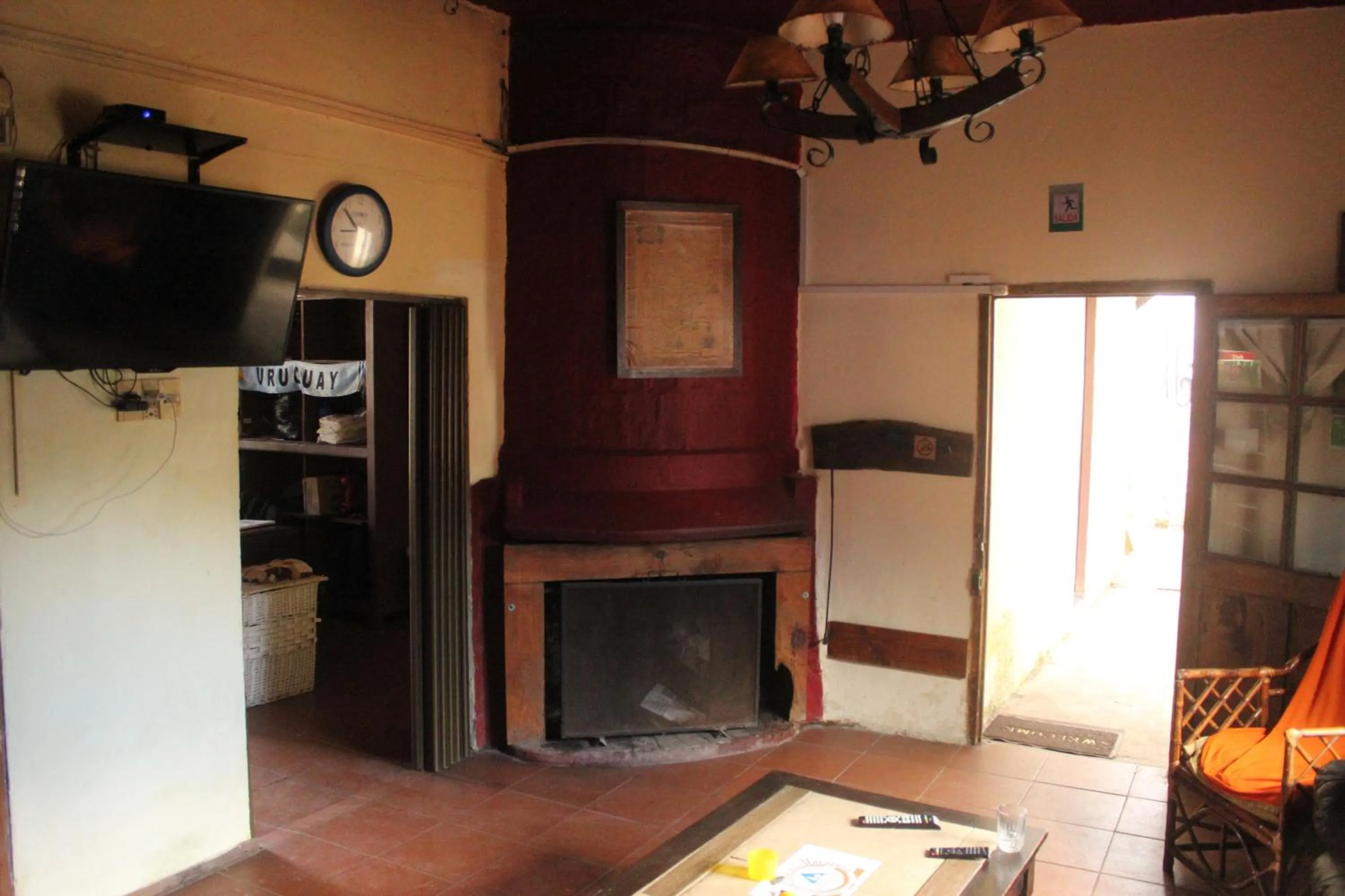 Communal lounge/ TV room in Hostel Ibirapita