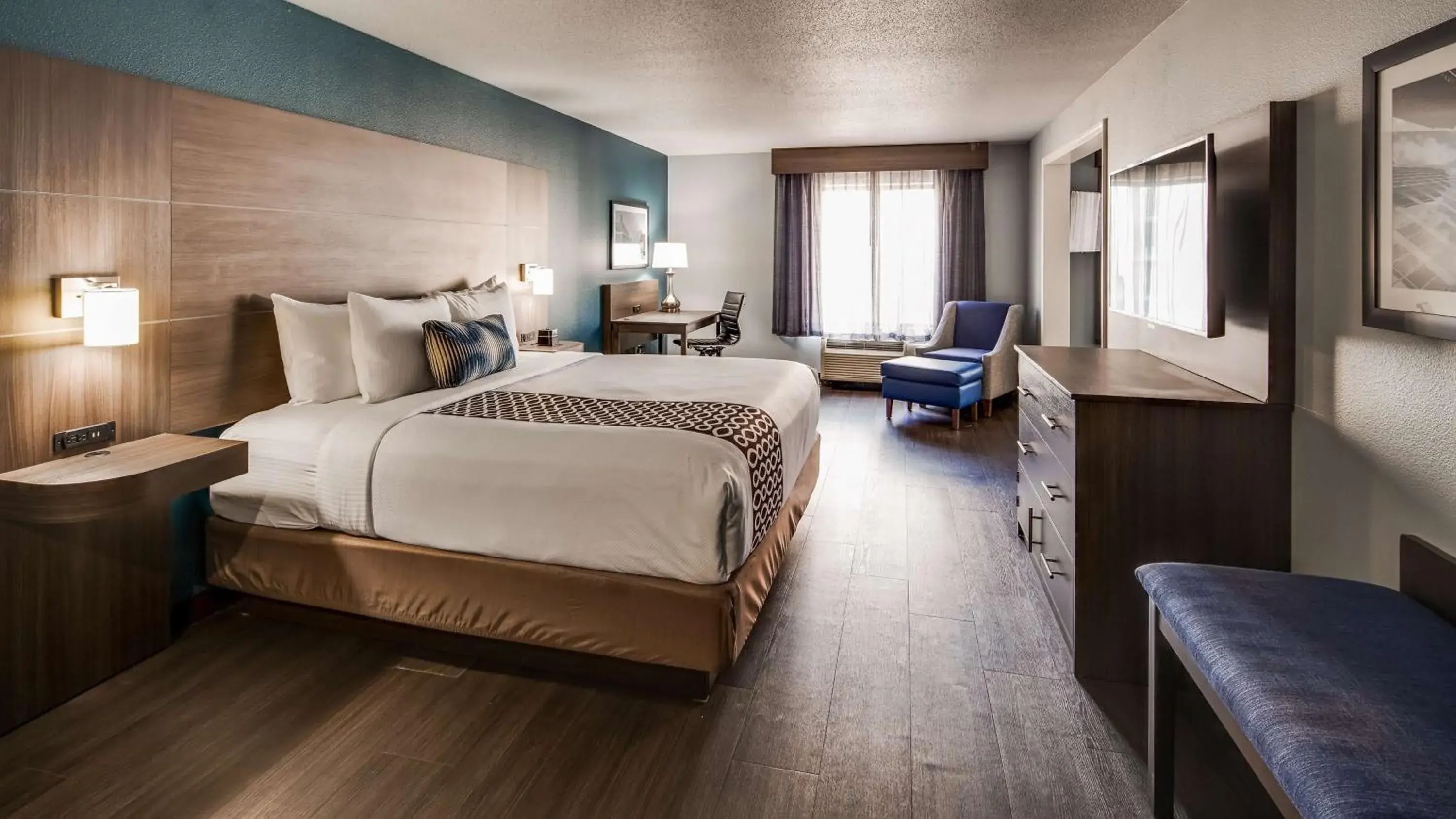 Bedroom, Bed in Best Western Plus Champaign/Urbana Inn Bedroom, Bed in Best Western Plus Champaign/Urbana Inn