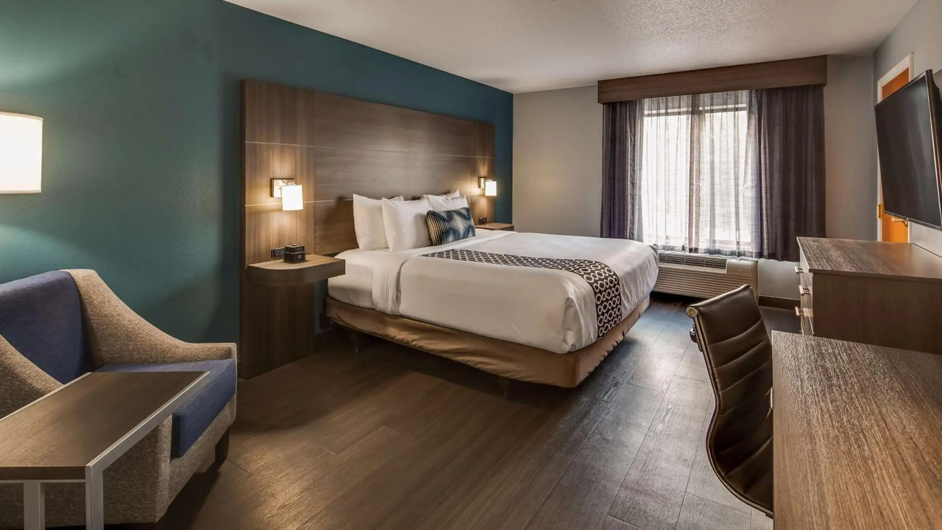 Bedroom, Bed in Best Western Plus Champaign/Urbana Inn Bedroom, Bed in Best Western Plus Champaign/Urbana Inn