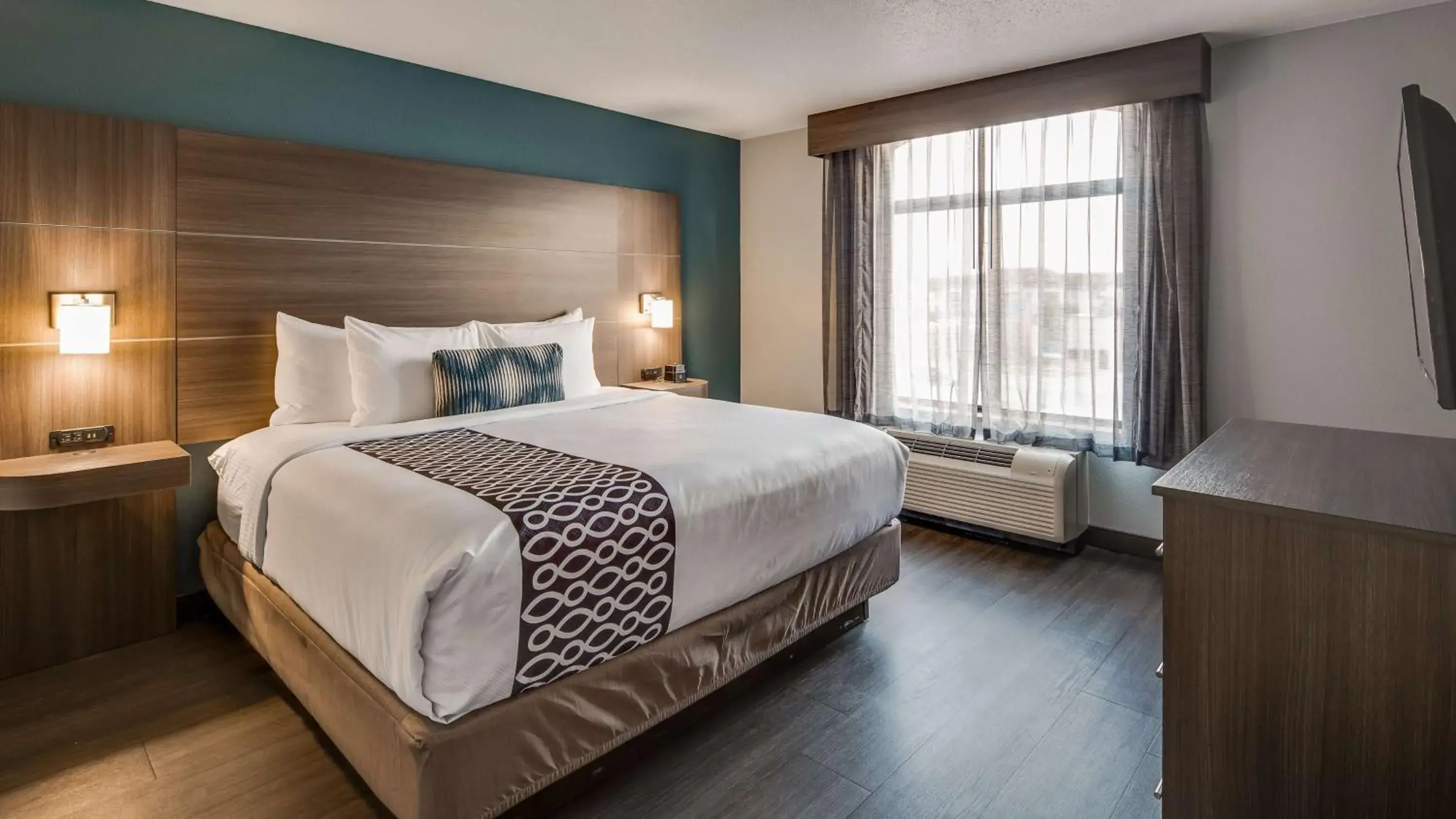 Photo of the whole room, Bed in Best Western Plus Champaign/Urbana Inn Photo of the whole room, Bed in Best Western Plus Champaign/Urbana Inn