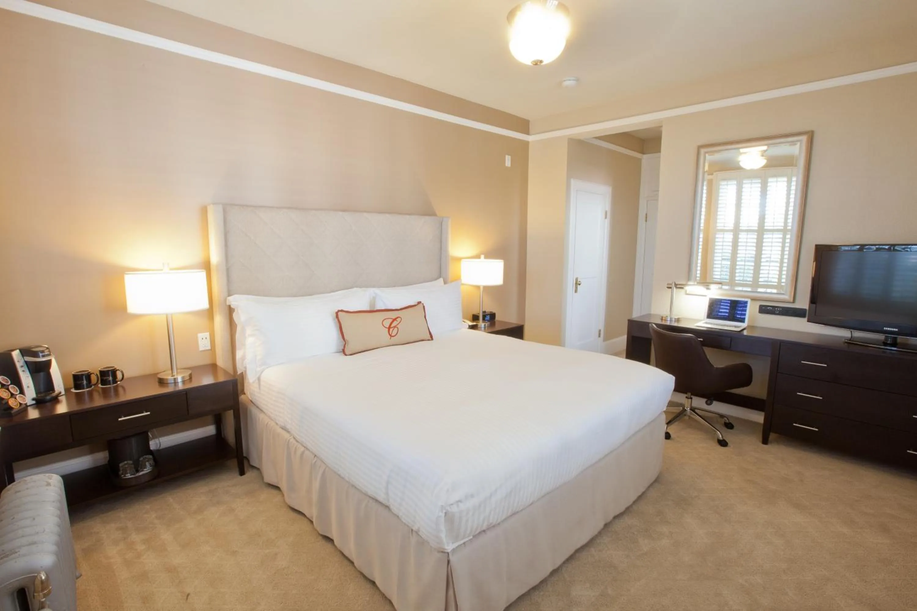 Coffee/tea facilities, Bed in Cardinal Hotel