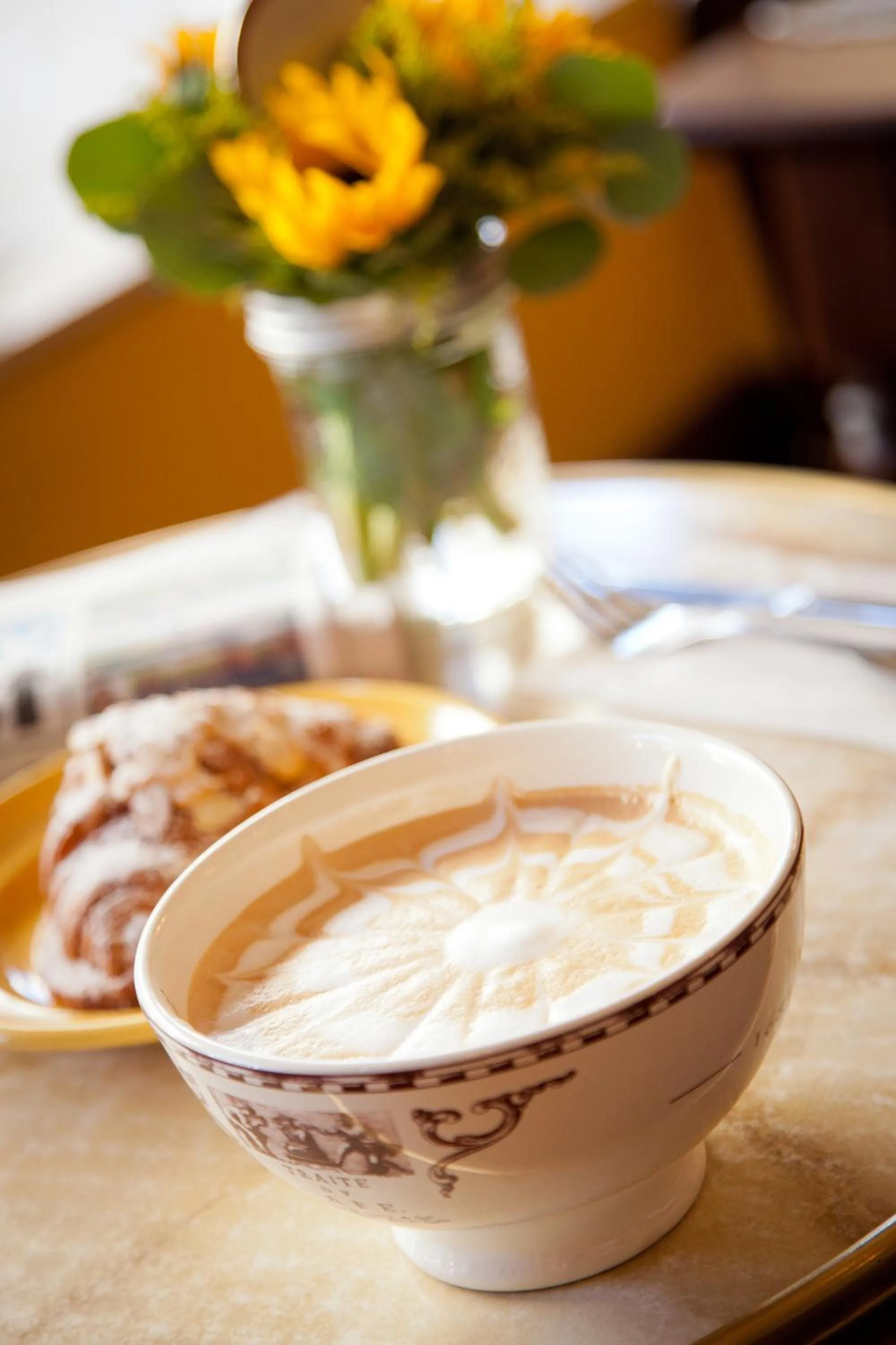 Restaurant/places to eat in Cardinal Hotel