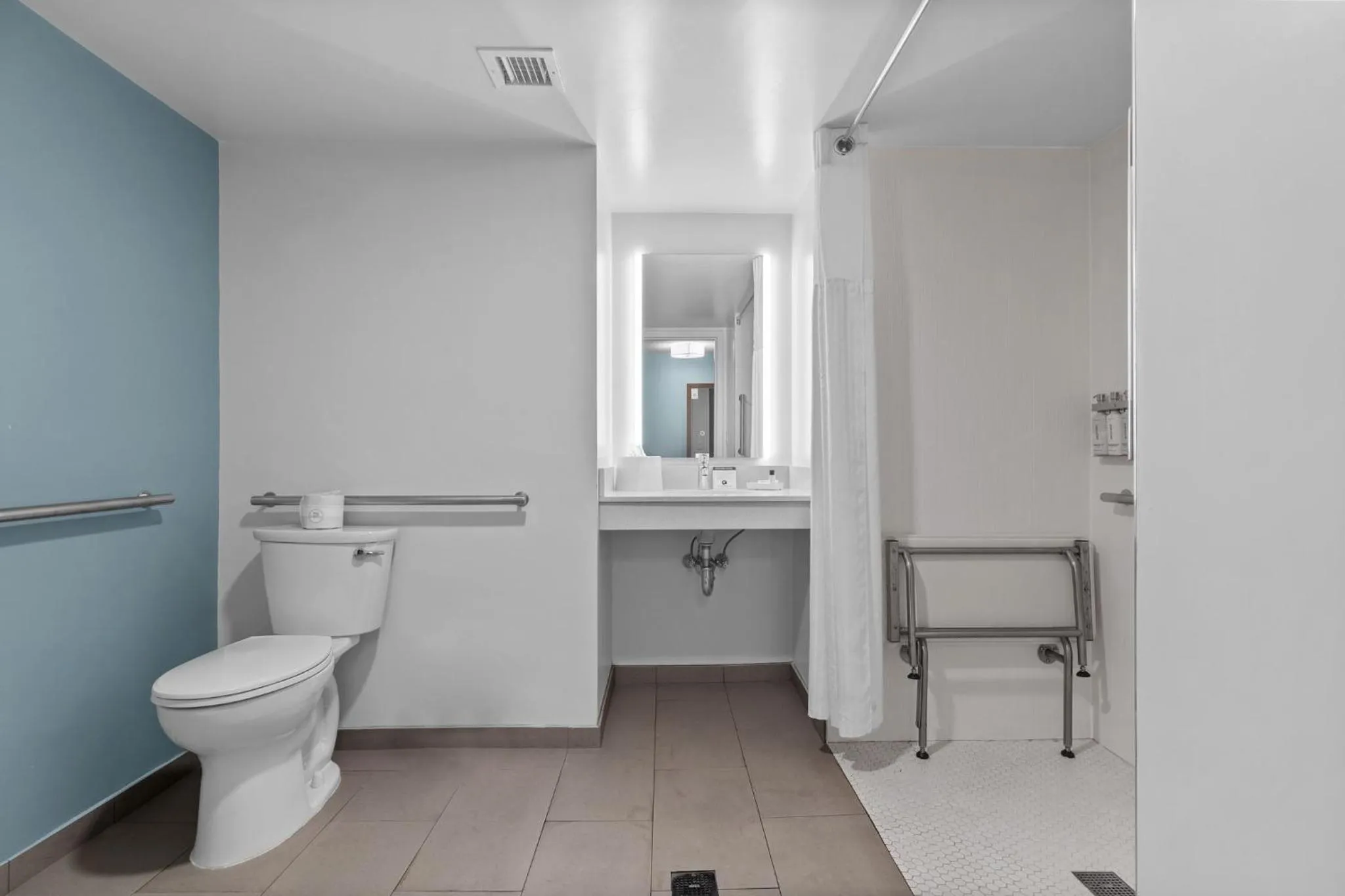 Bedroom in EVEN Hotel Manchester Airport by IHG