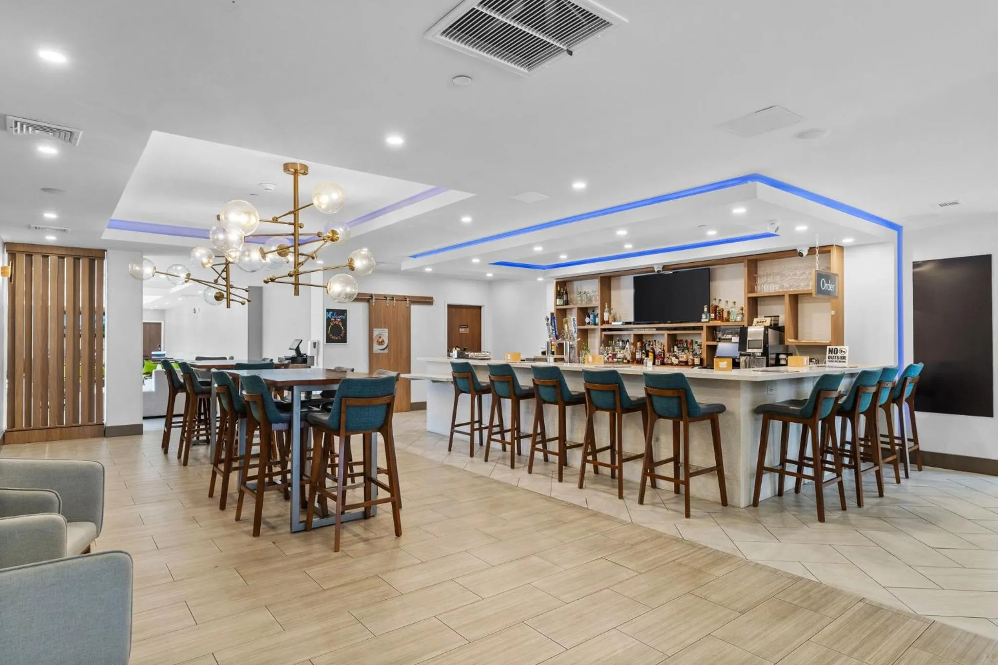 Lounge or bar in EVEN Hotel Manchester Airport by IHG