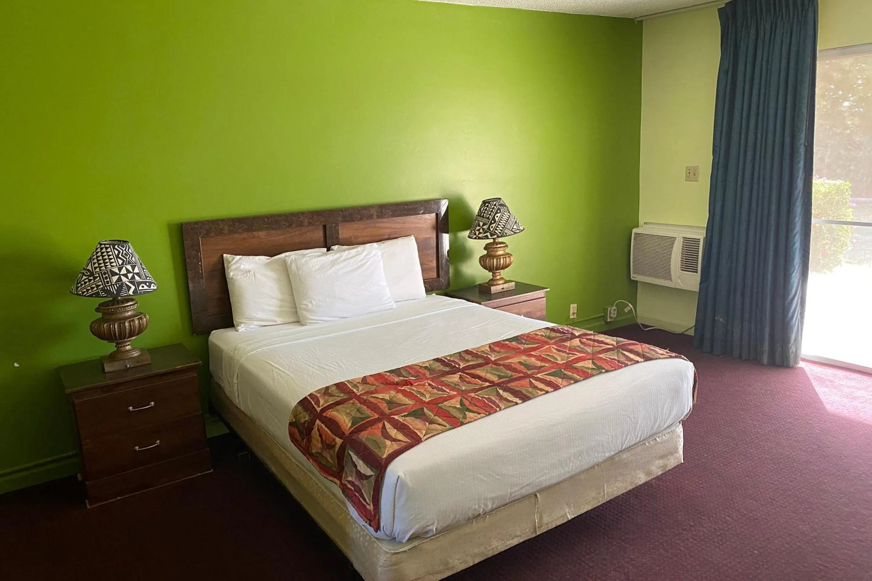 Bedroom in OYO Hotel Yuma AZ Desert Grove