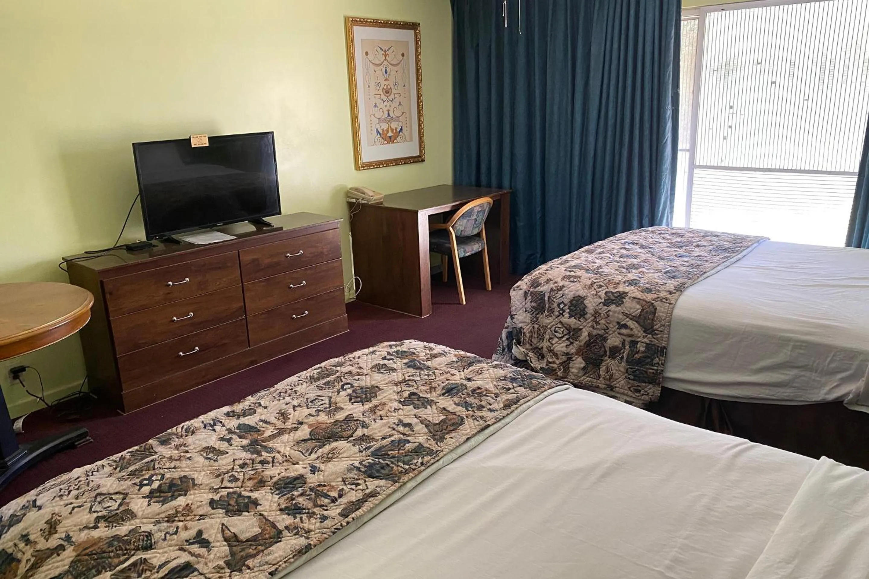 Bedroom in OYO Hotel Yuma AZ Desert Grove