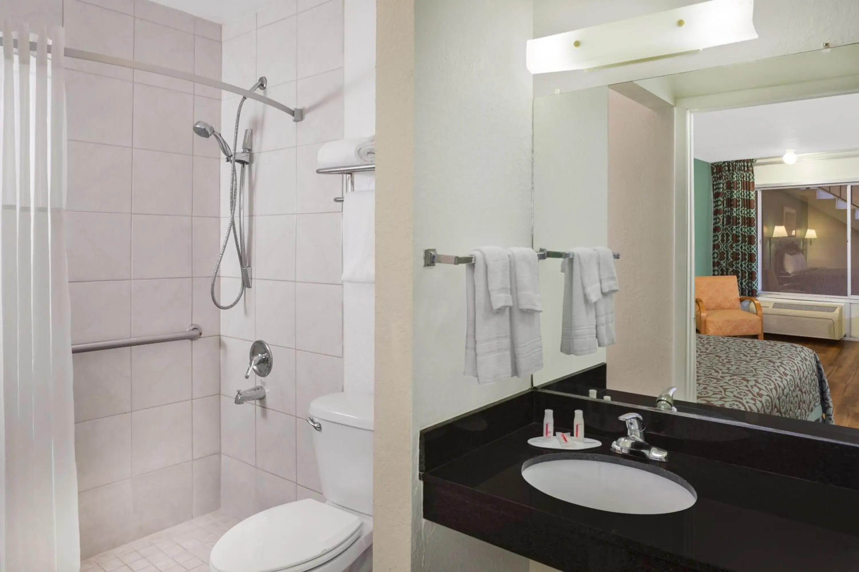 King Room with Roll-In Shower - Mobility/Hearing Accessible - Non-Smoking in Travelodge by Wyndham Fort Myers North King Room with Roll-In Shower - Mobility/Hearing Accessible - Non-Smoking in Travelodge by Wyndham Fort Myers North