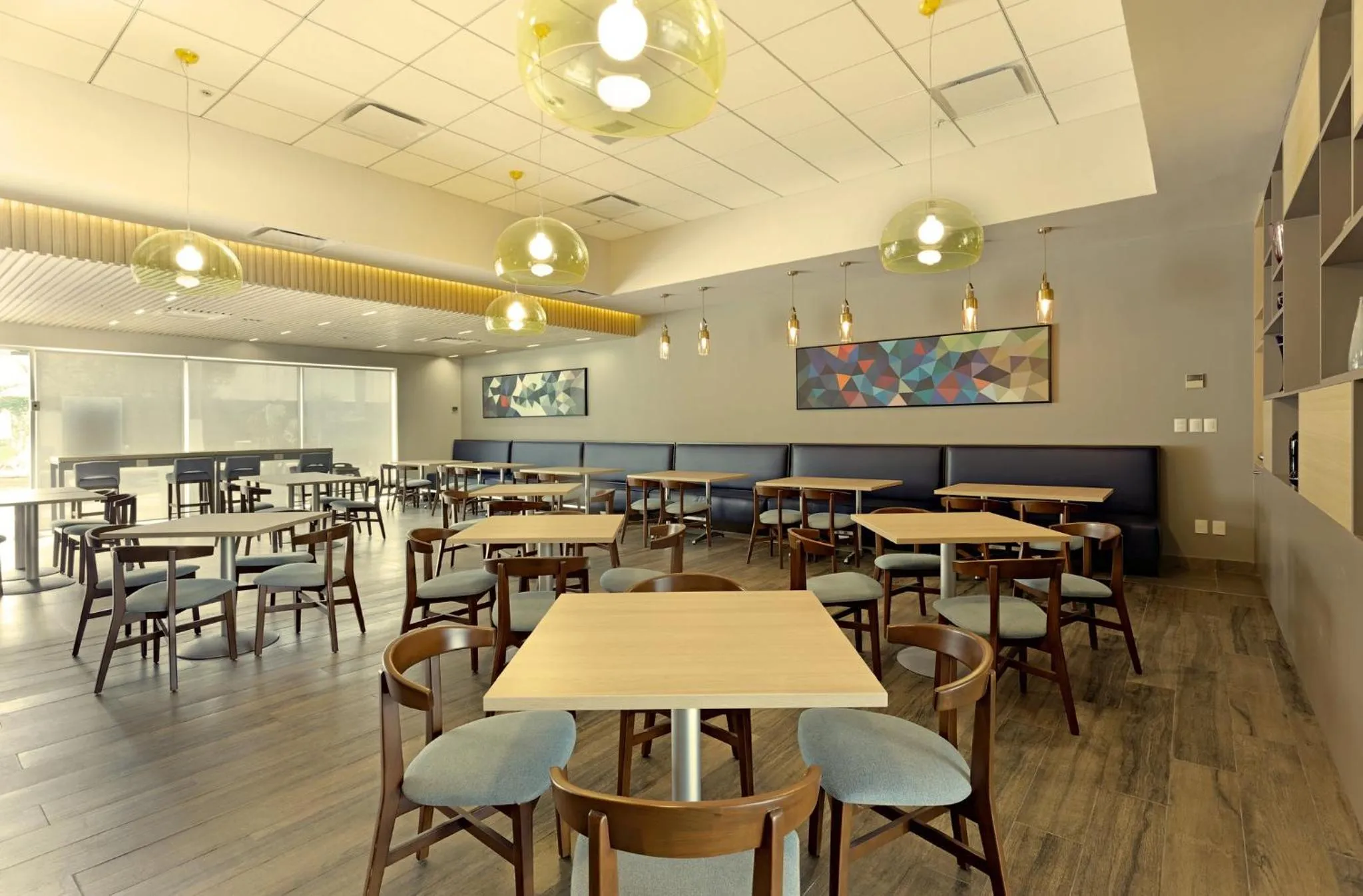 Restaurant/places to eat in Holiday Inn Express Villahermosa by IHG