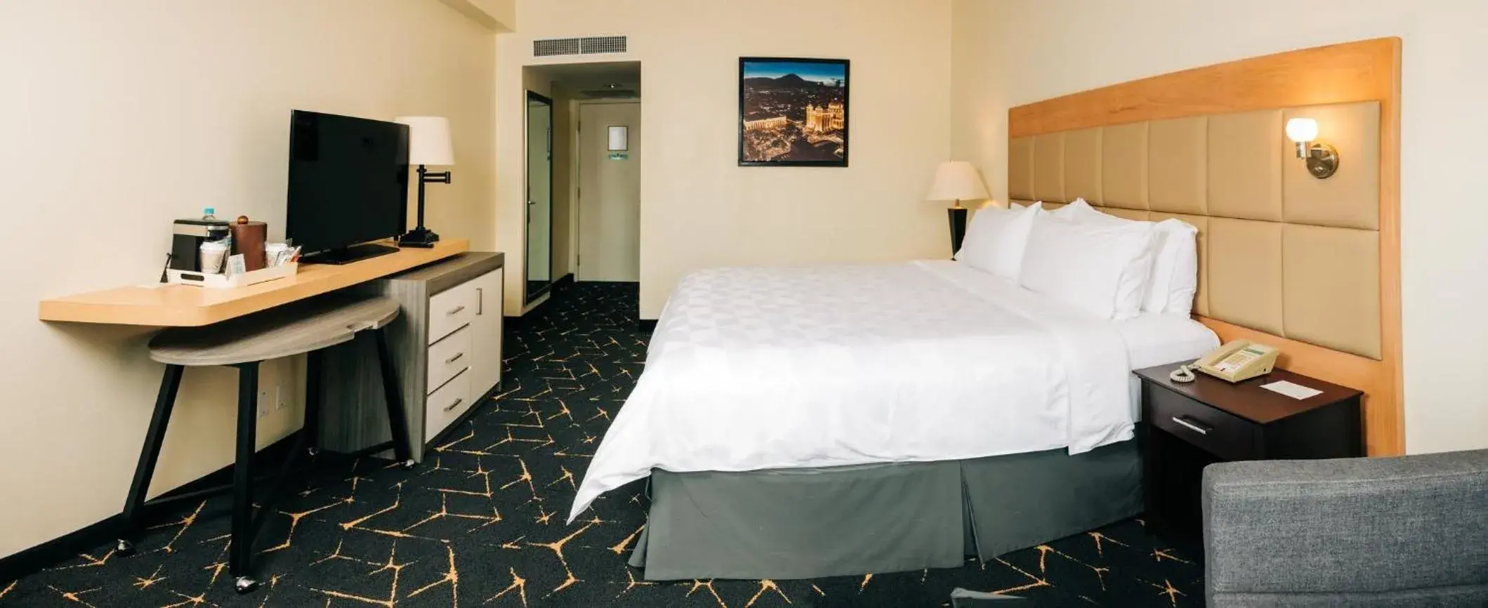 Standard King Room - single occupancy in Holiday Inn San Salvador by IHG Standard King Room - single occupancy in Holiday Inn San Salvador by IHG