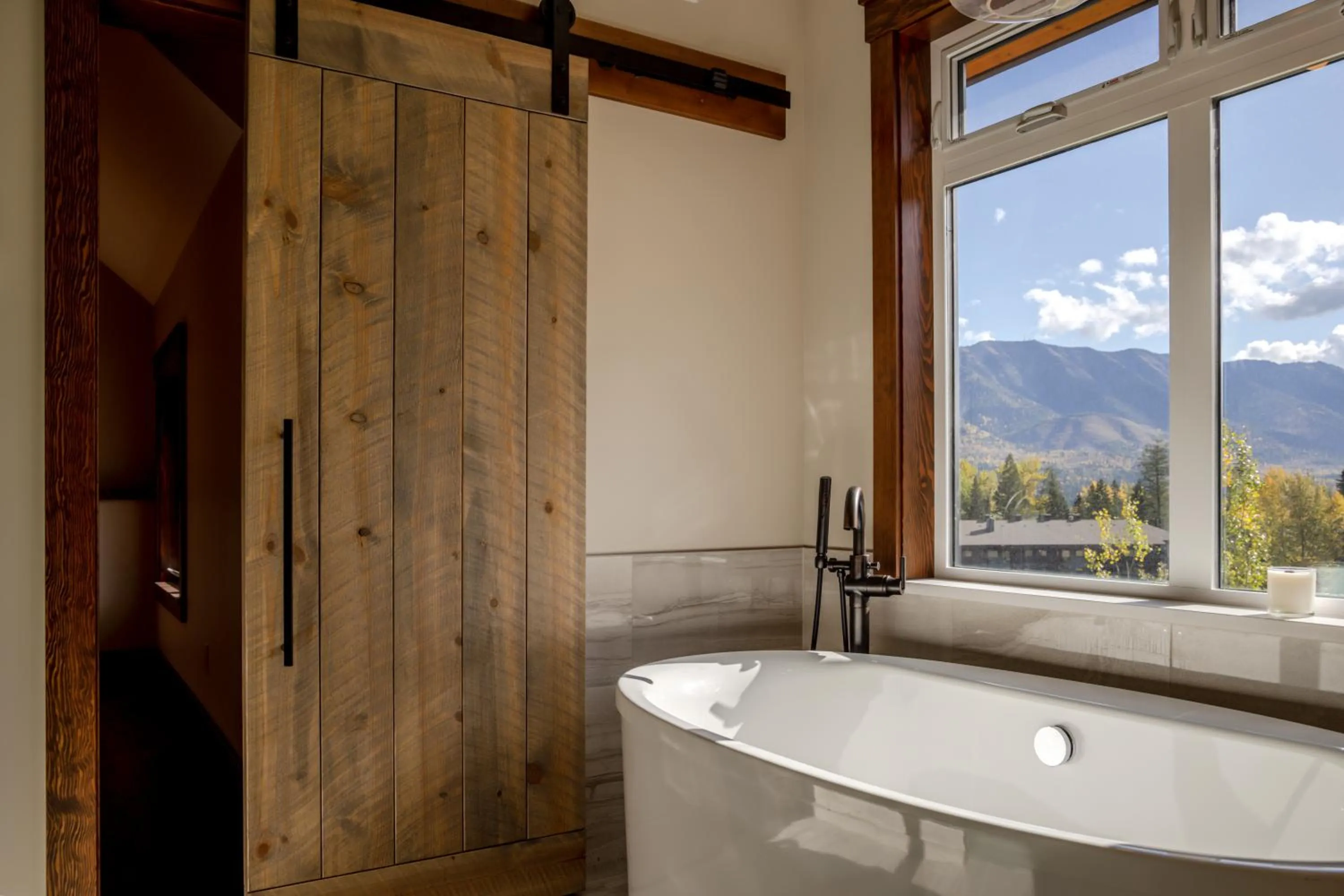 Snow Creek Cabins by Fernie Lodging Co