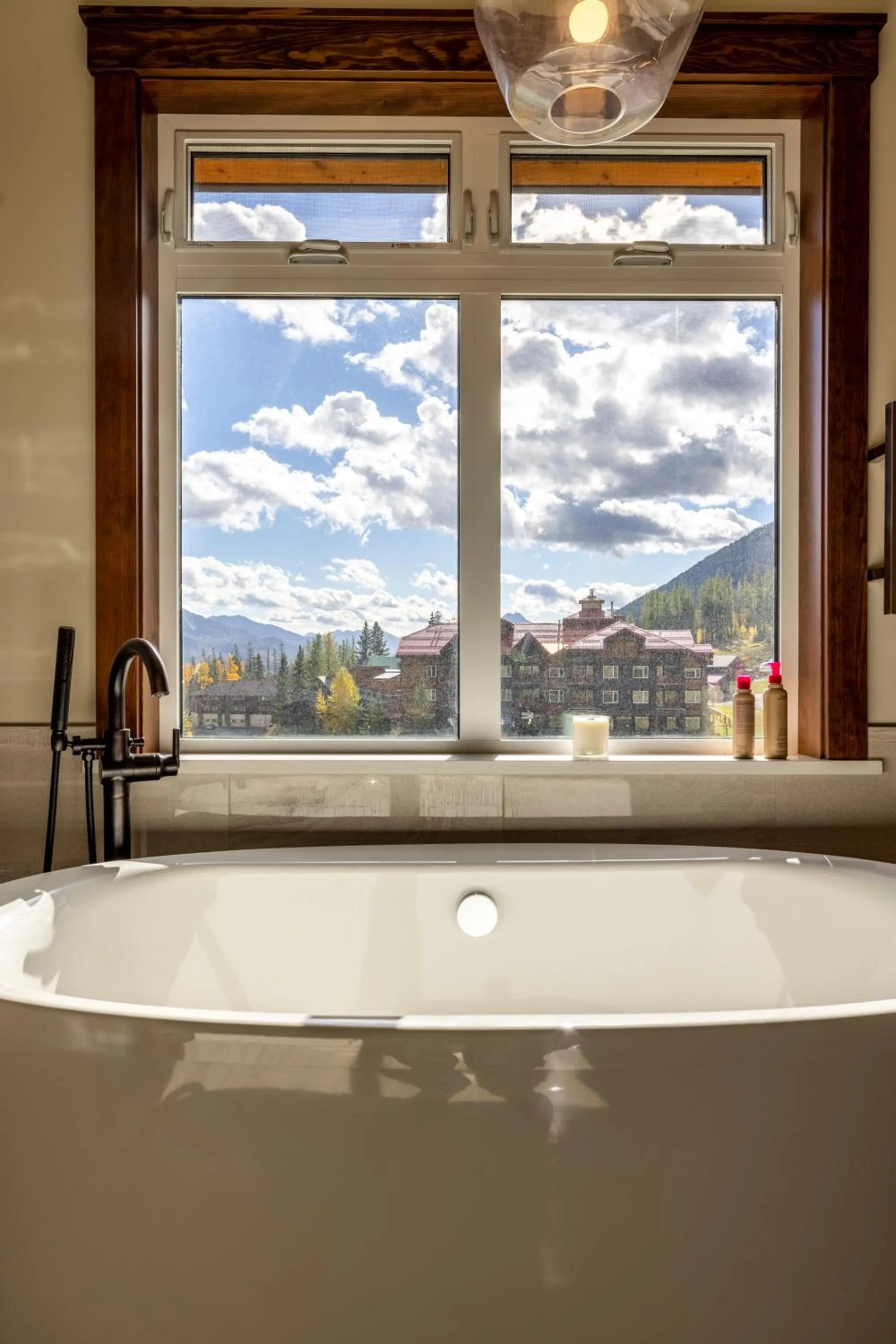 Snow Creek Cabins by Fernie Lodging Co