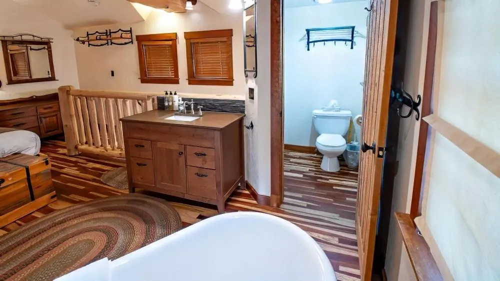 Snow Creek Cabins by Fernie Lodging Co