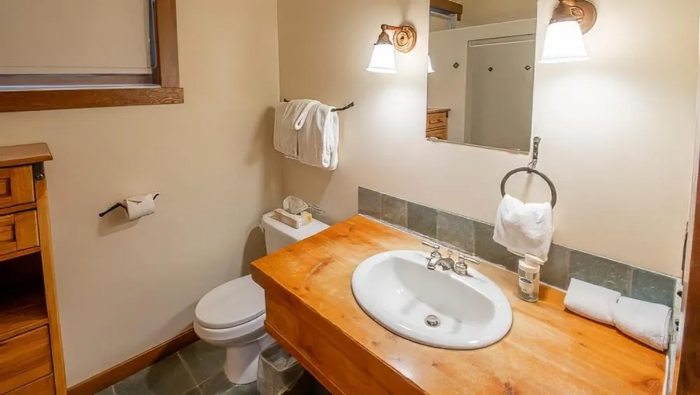 Snow Creek Cabins by Fernie Lodging Co