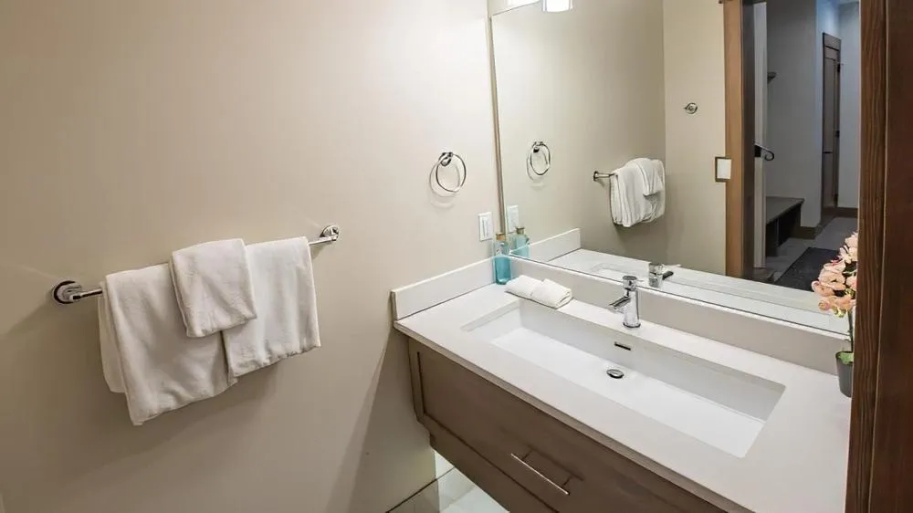 Snow Creek Cabins by Fernie Lodging Co