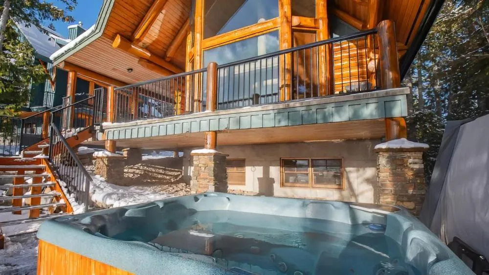 Snow Creek Cabins by Fernie Lodging Co