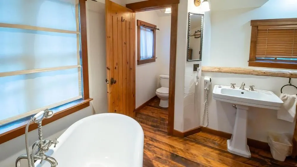 Snow Creek Cabins by Fernie Lodging Co