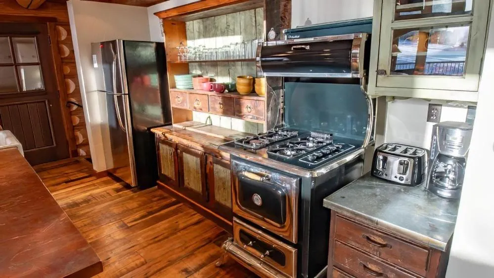 Snow Creek Cabins by Fernie Lodging Co