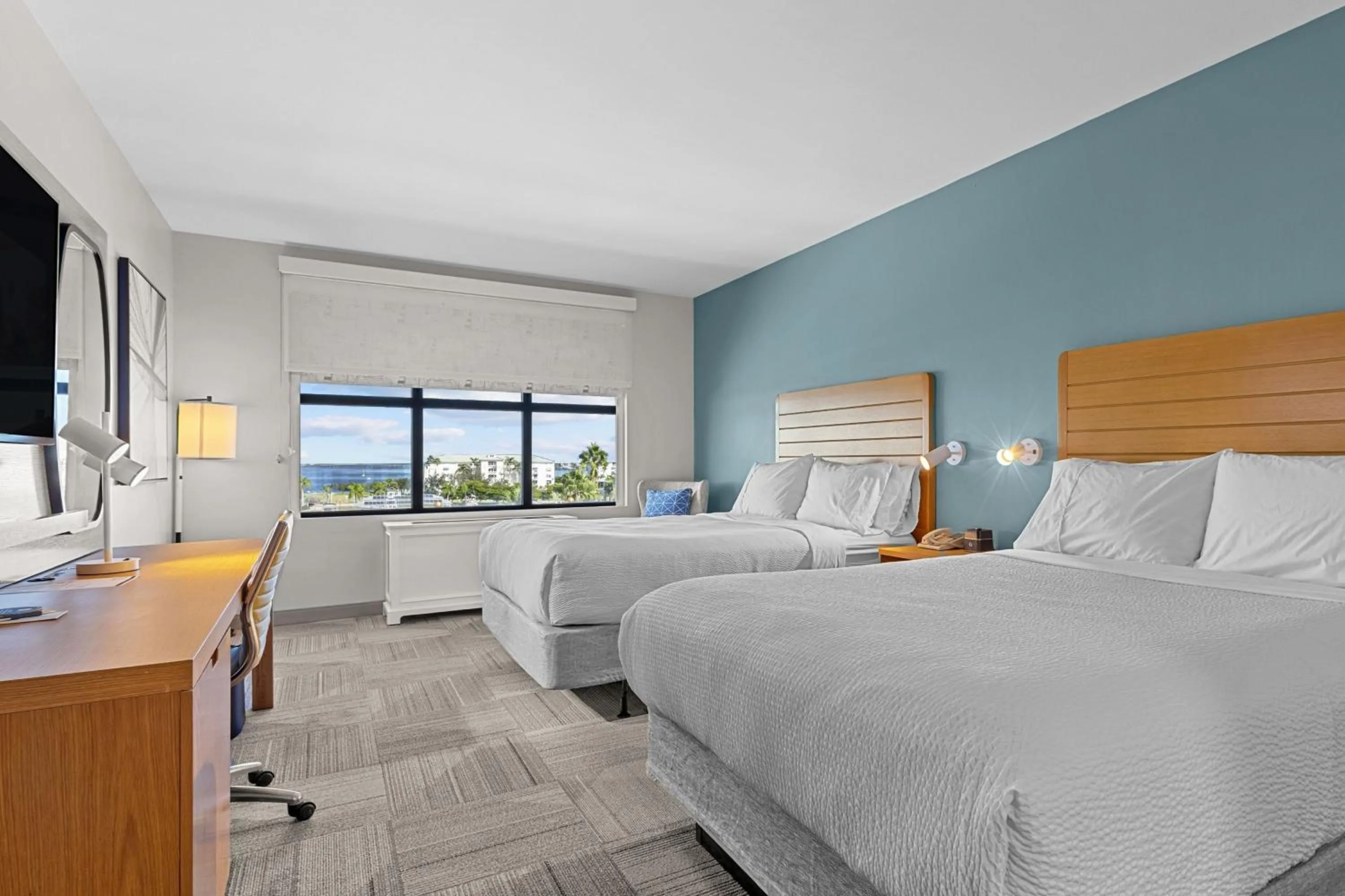 Photo of the whole room, Bed in Four Points by Sheraton Punta Gorda Harborside