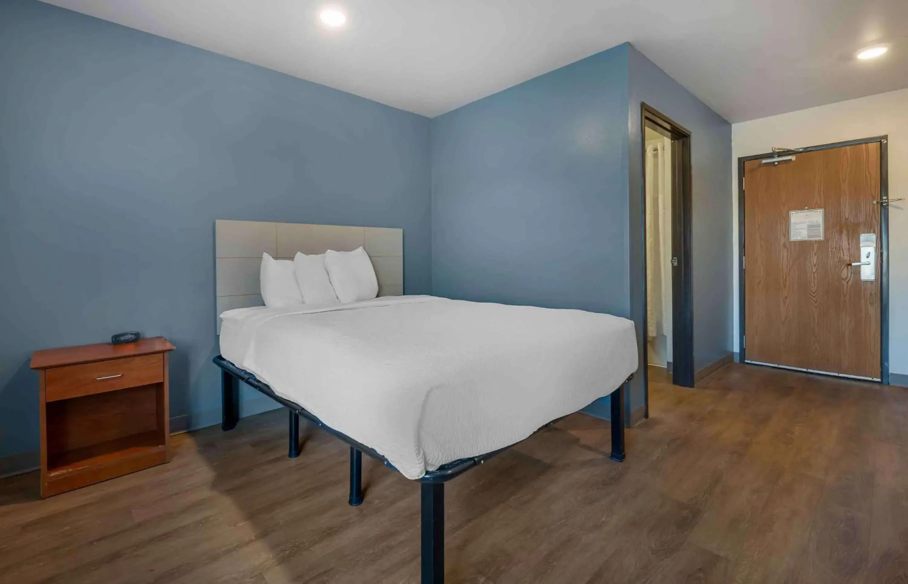 Bedroom, Bed in Extended Stay America Select Suites - Springdale Bedroom, Bed in Extended Stay America Select Suites - Springdale