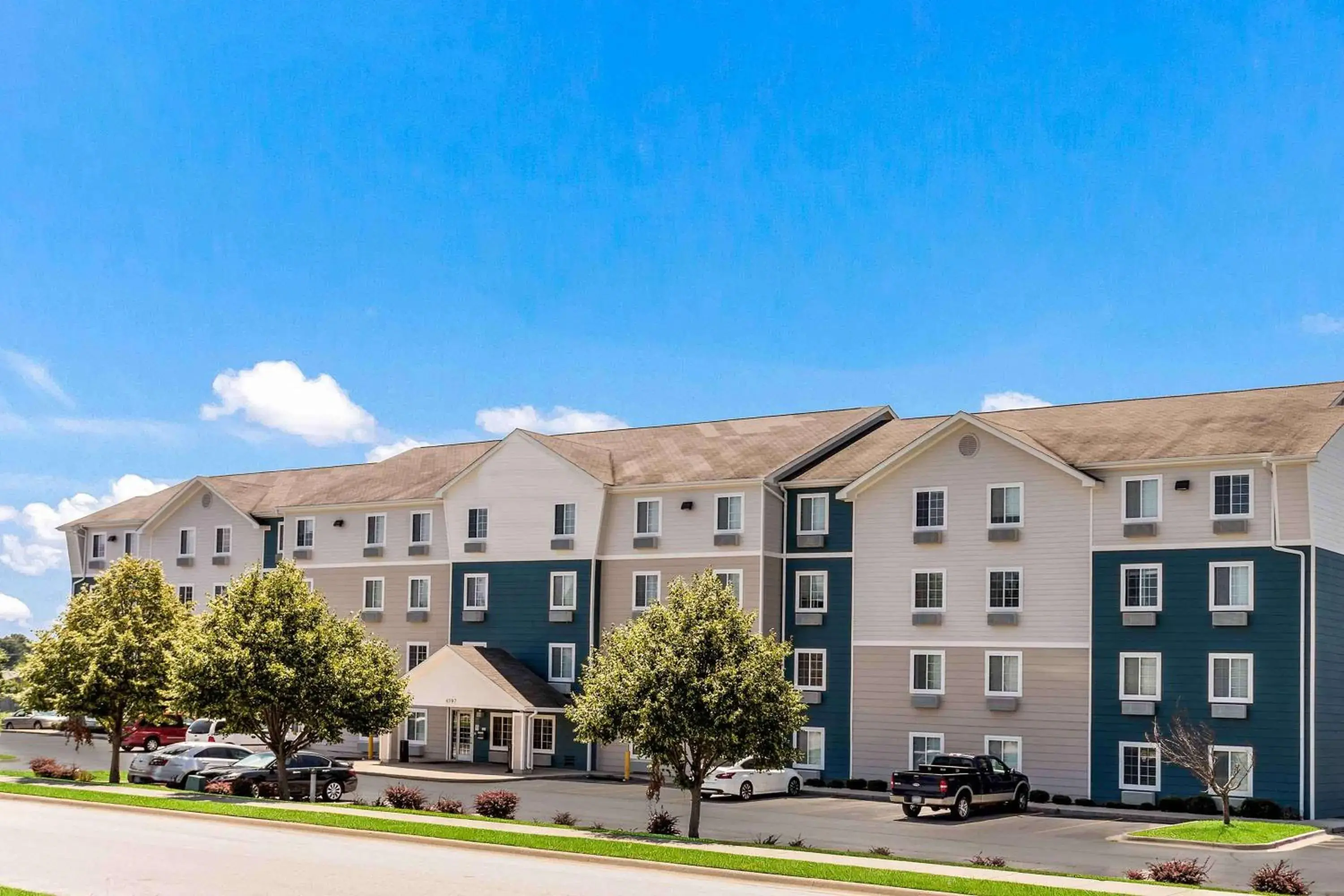 Property building in Extended Stay America Select Suites - Springdale Property building in Extended Stay America Select Suites - Springdale