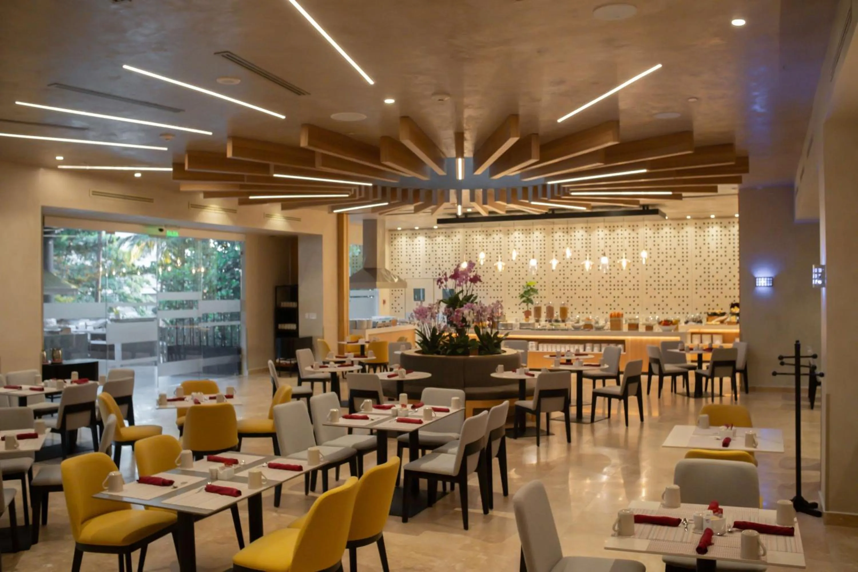 Restaurant/places to eat in Crowne Plaza San Salvador, an IHG Hotel