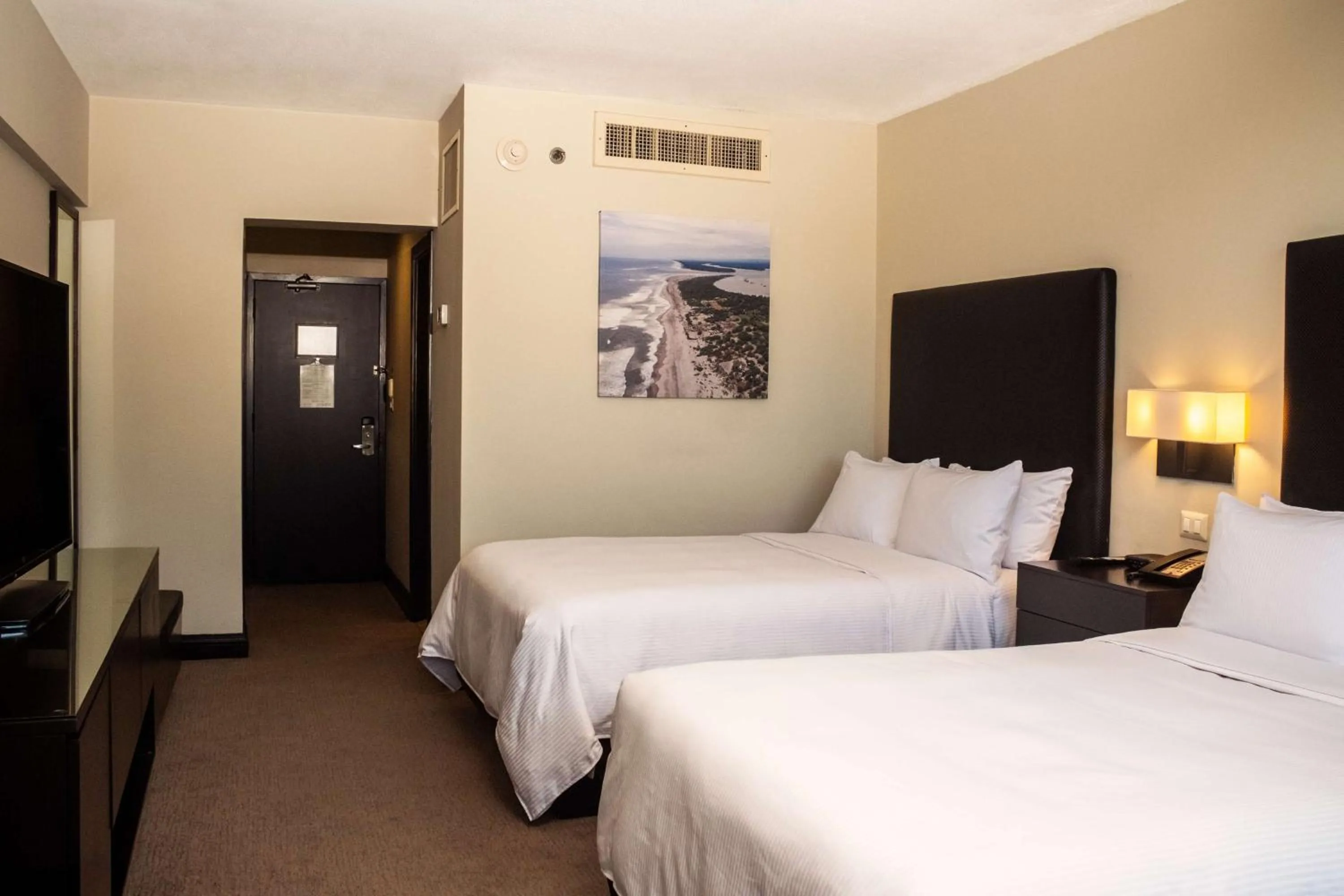 Bed in Crowne Plaza San Salvador, an IHG Hotel