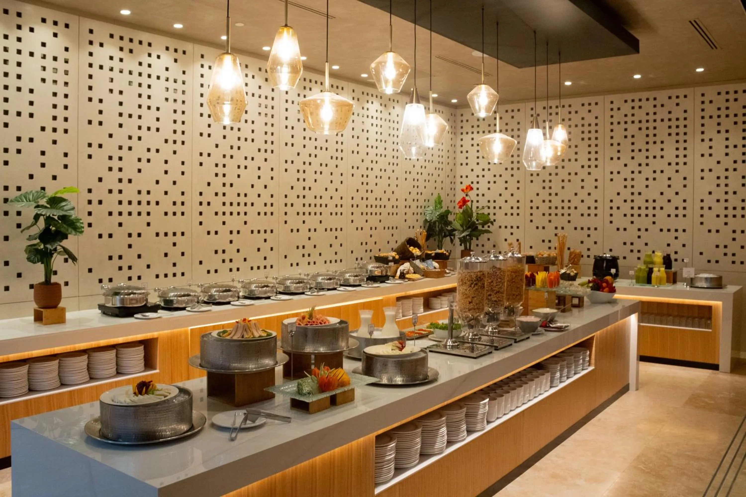 Restaurant/places to eat in Crowne Plaza San Salvador, an IHG Hotel