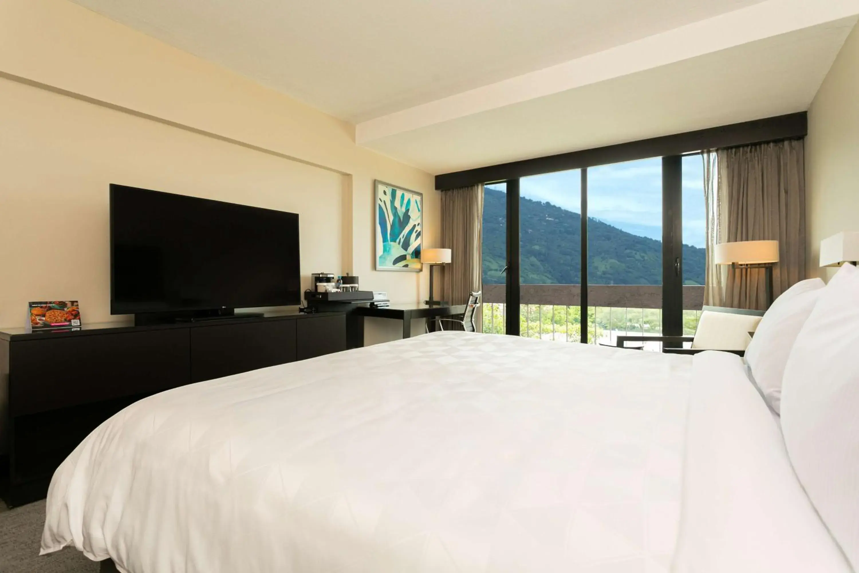 Bed in Hilton San Salvador Bed in Hilton San Salvador