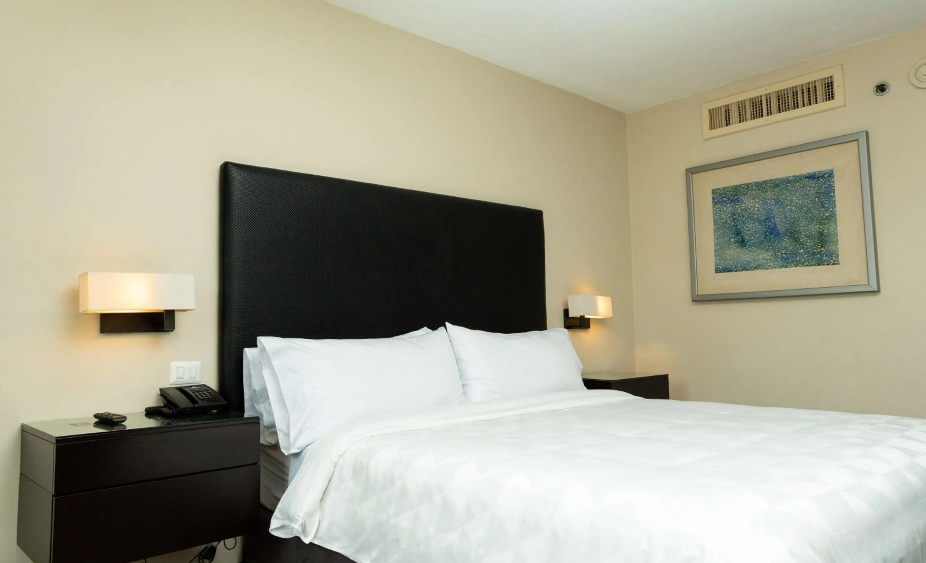 Bed in Crowne Plaza San Salvador, an IHG Hotel